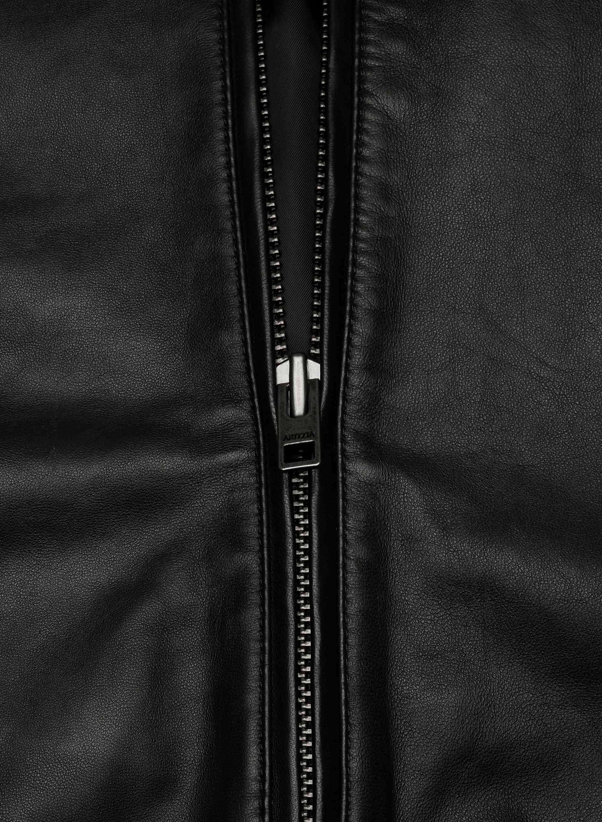 JONES BOMBER | Aritzia