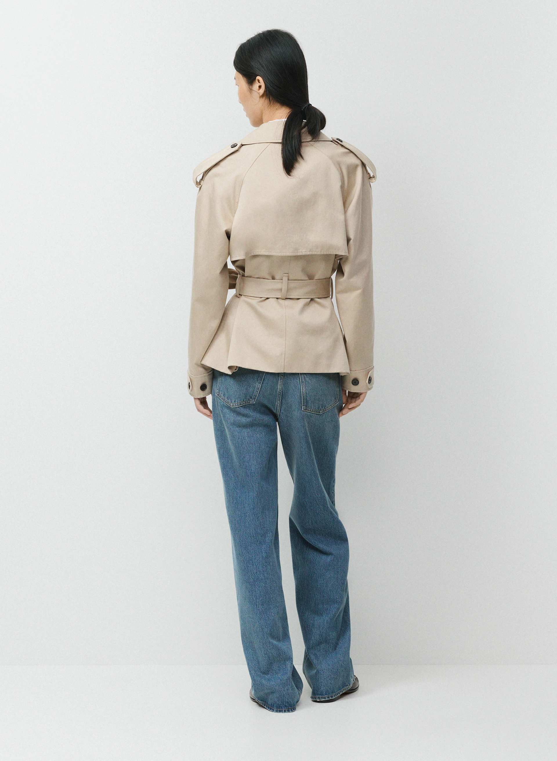 THE DAVIS SHORT TRENCH COAT | Aritzia