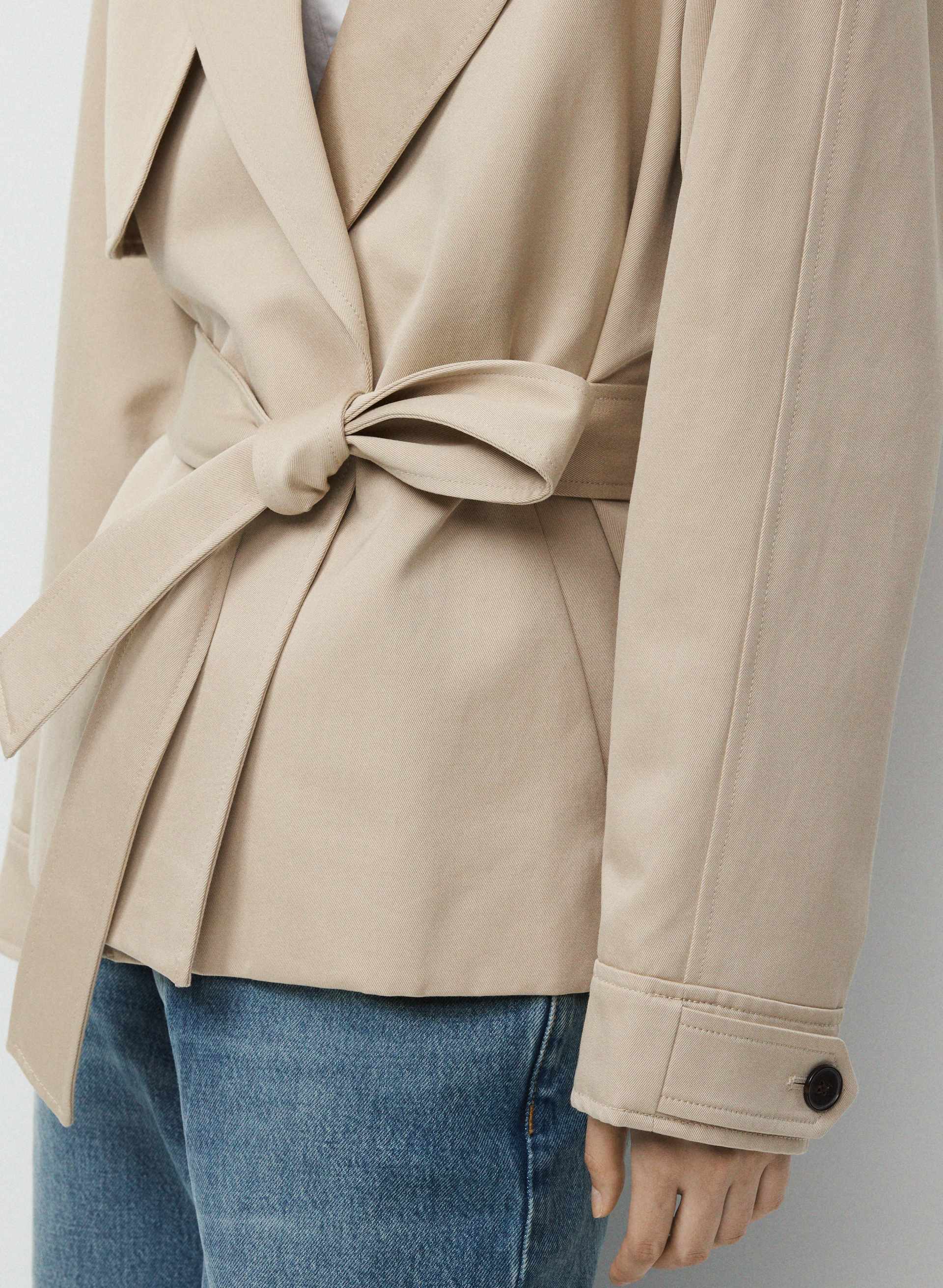 THE DAVIS SHORT TRENCH COAT | Aritzia