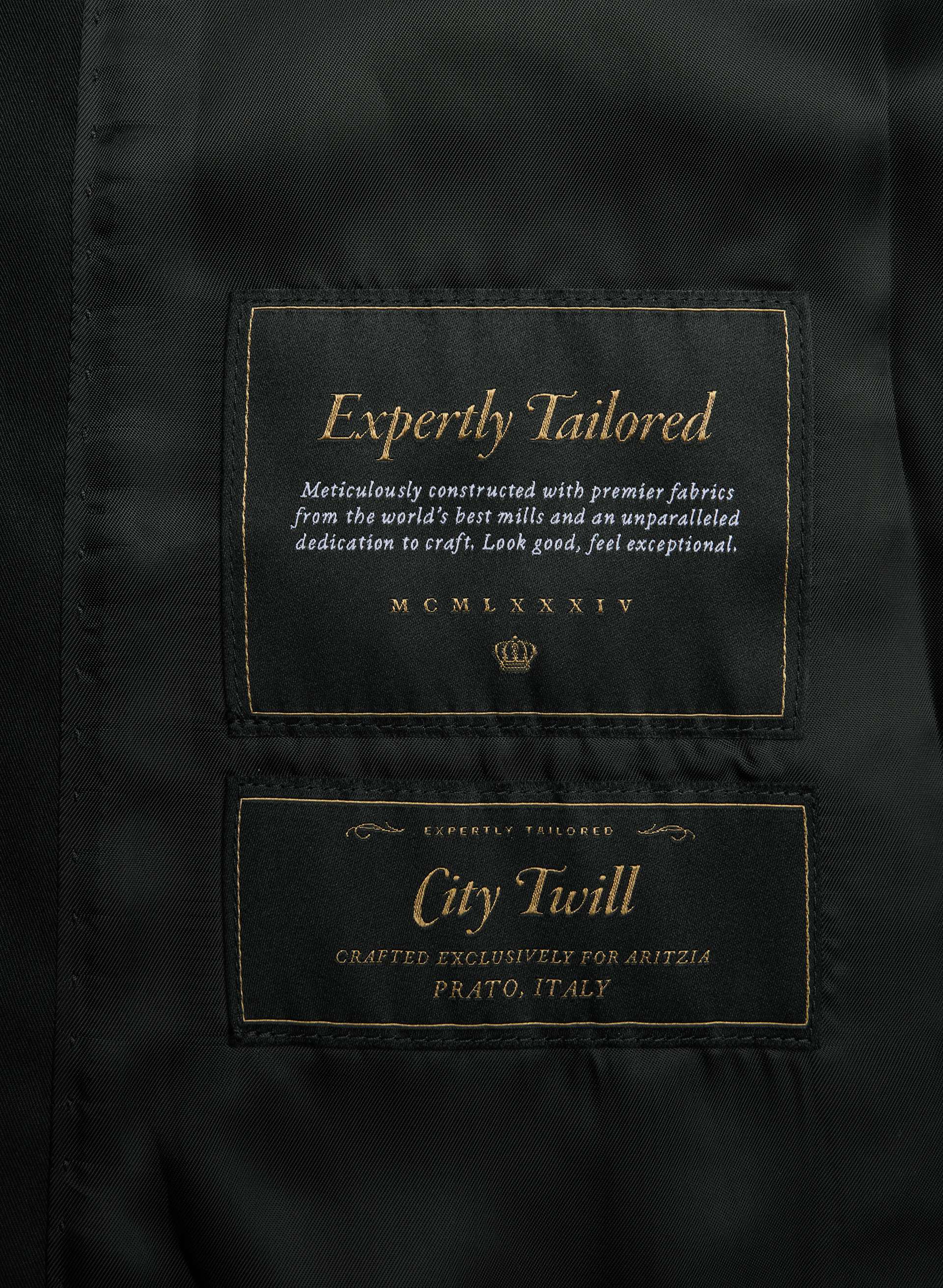 THE FINCH SHORT TRENCH COAT | Aritzia