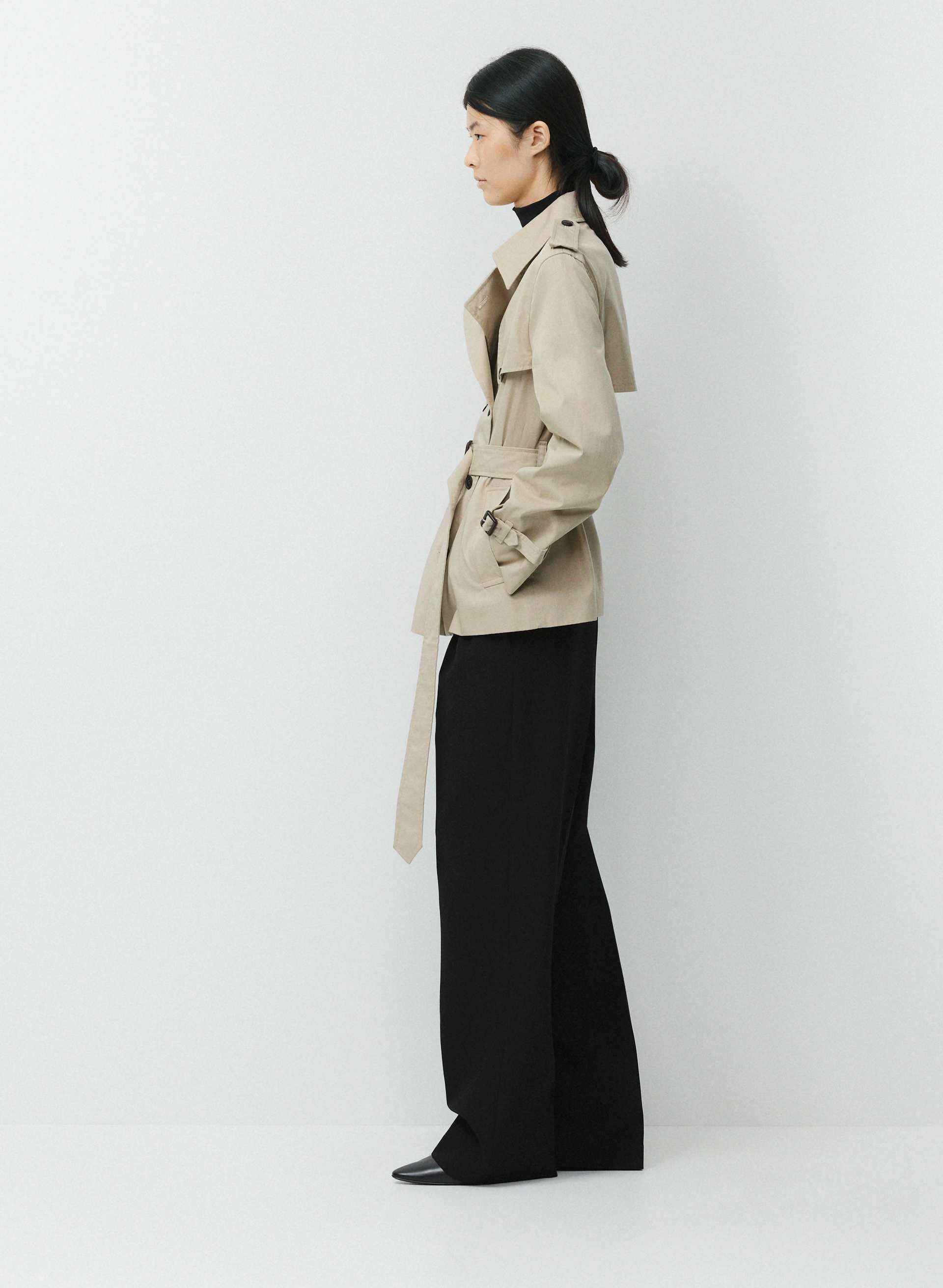 THE FINCH SHORT TRENCH COAT | Aritzia