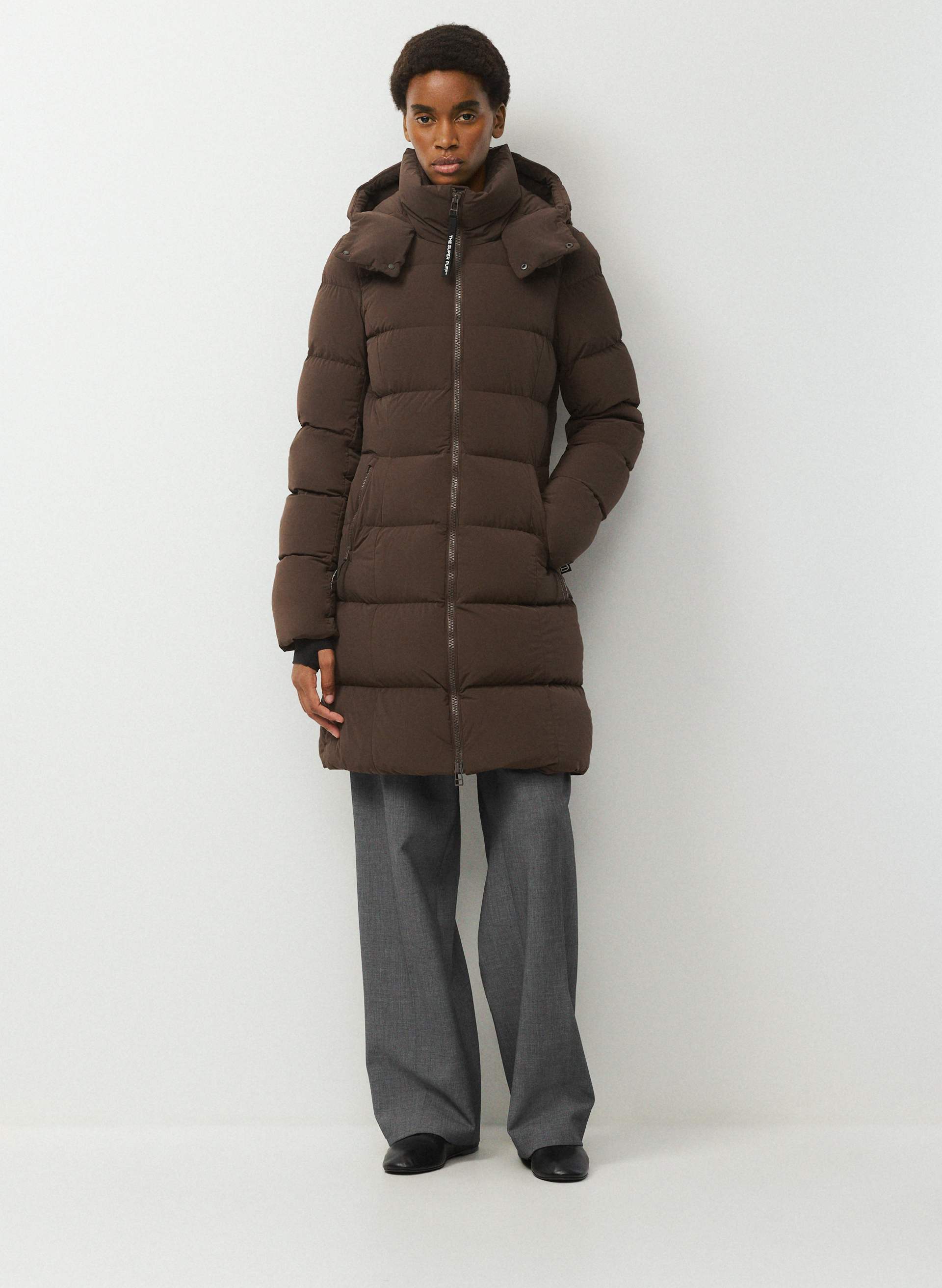 THE SUPERSNUG PUFF™ MID - ORBIT STRETCH™ - Water-repellent stretchy slim-fit  800+ fill power premium down mid-length puffer jacket. 