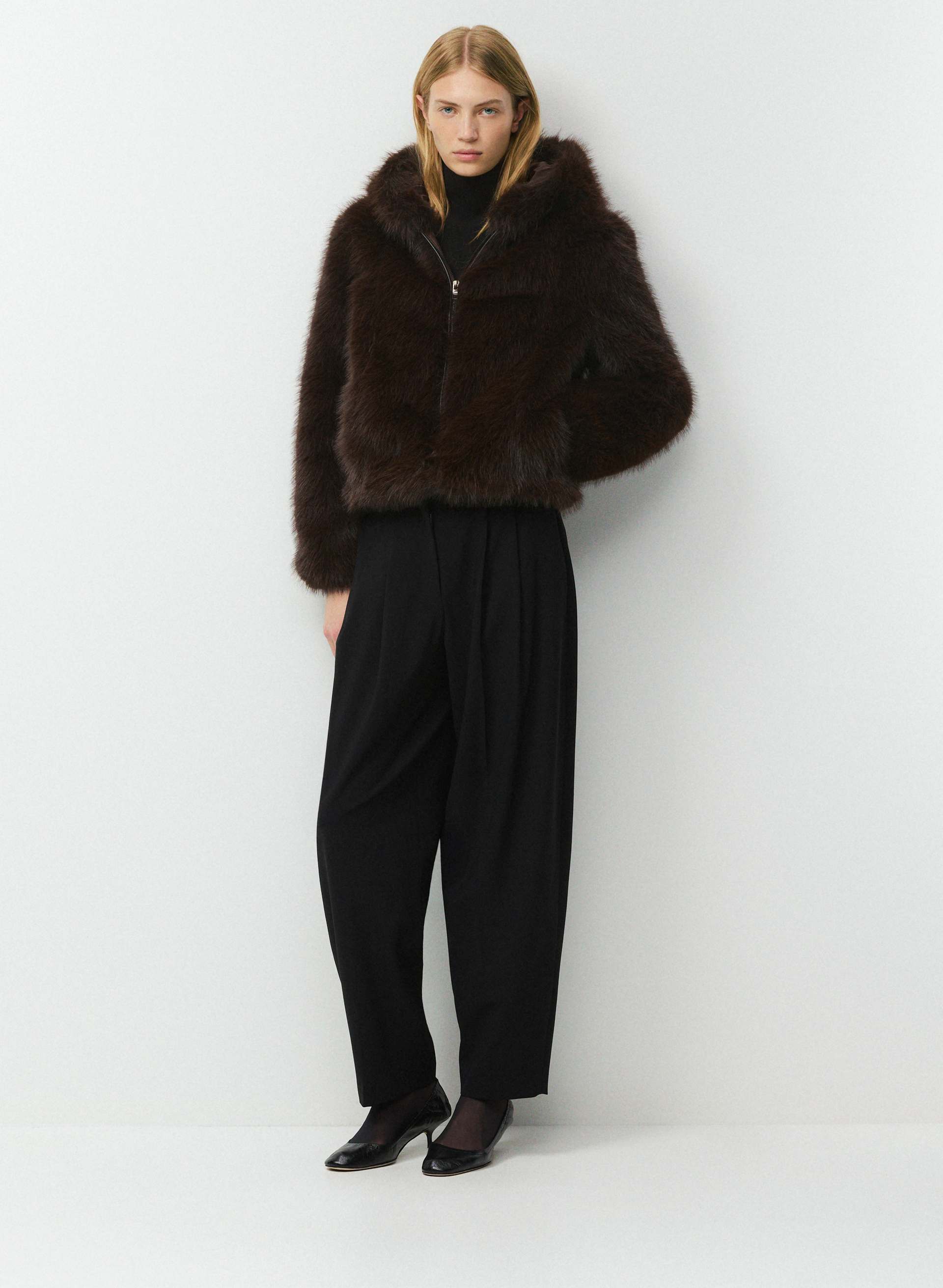 MANTEAU ALTA - SIMILIFOURRURE ARCTIC - Faux fur hooded zip-up coat. 