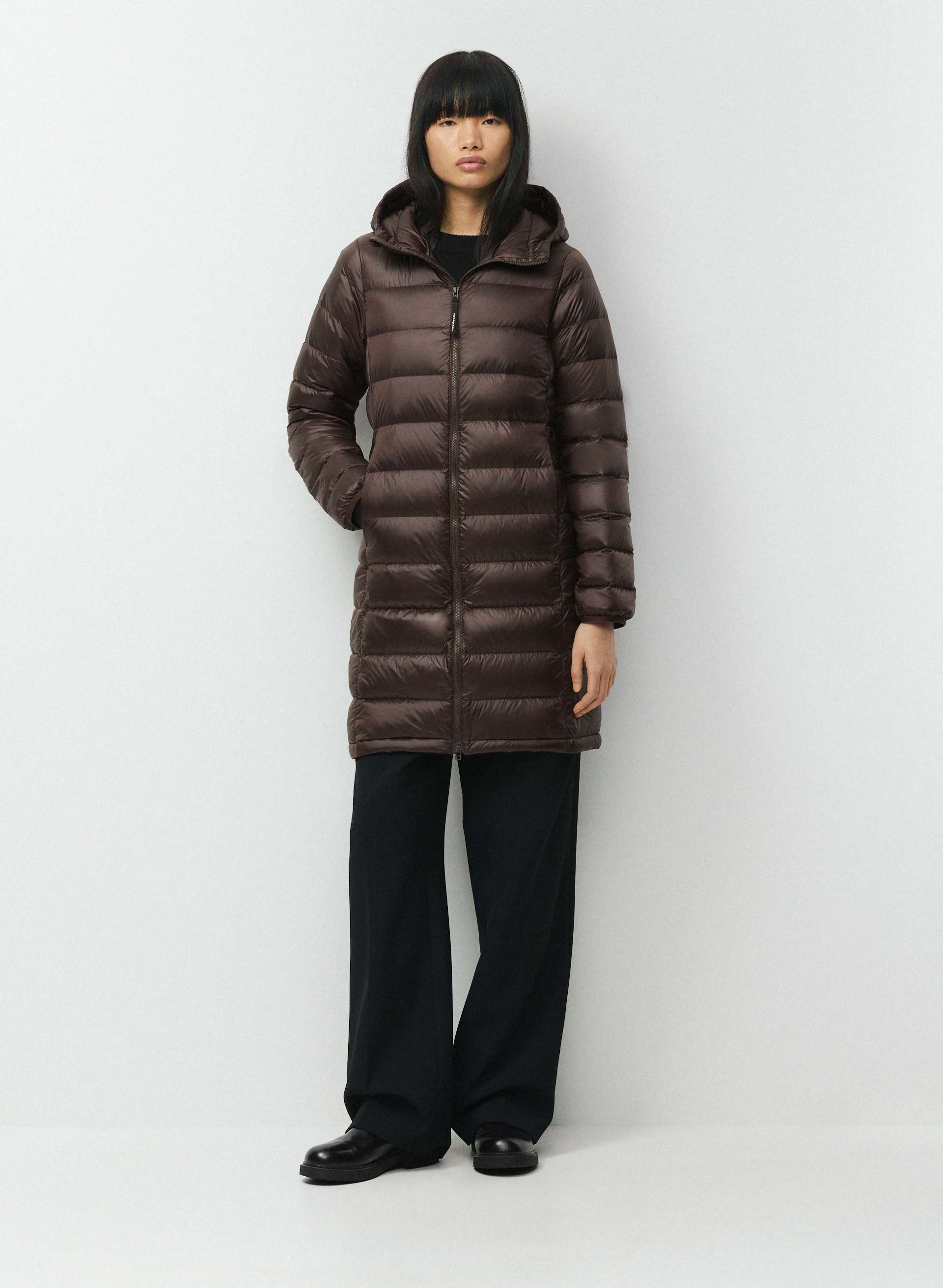 MANTEAU THE SUPERSTUFF PUFF™ MI-LONG - TISSU LITE SHINE - Manteau bouffant mi-long, compressible et hydrofuge, garnu de duvet haut de gamme au facteur de gonflement de 800 et plus. 