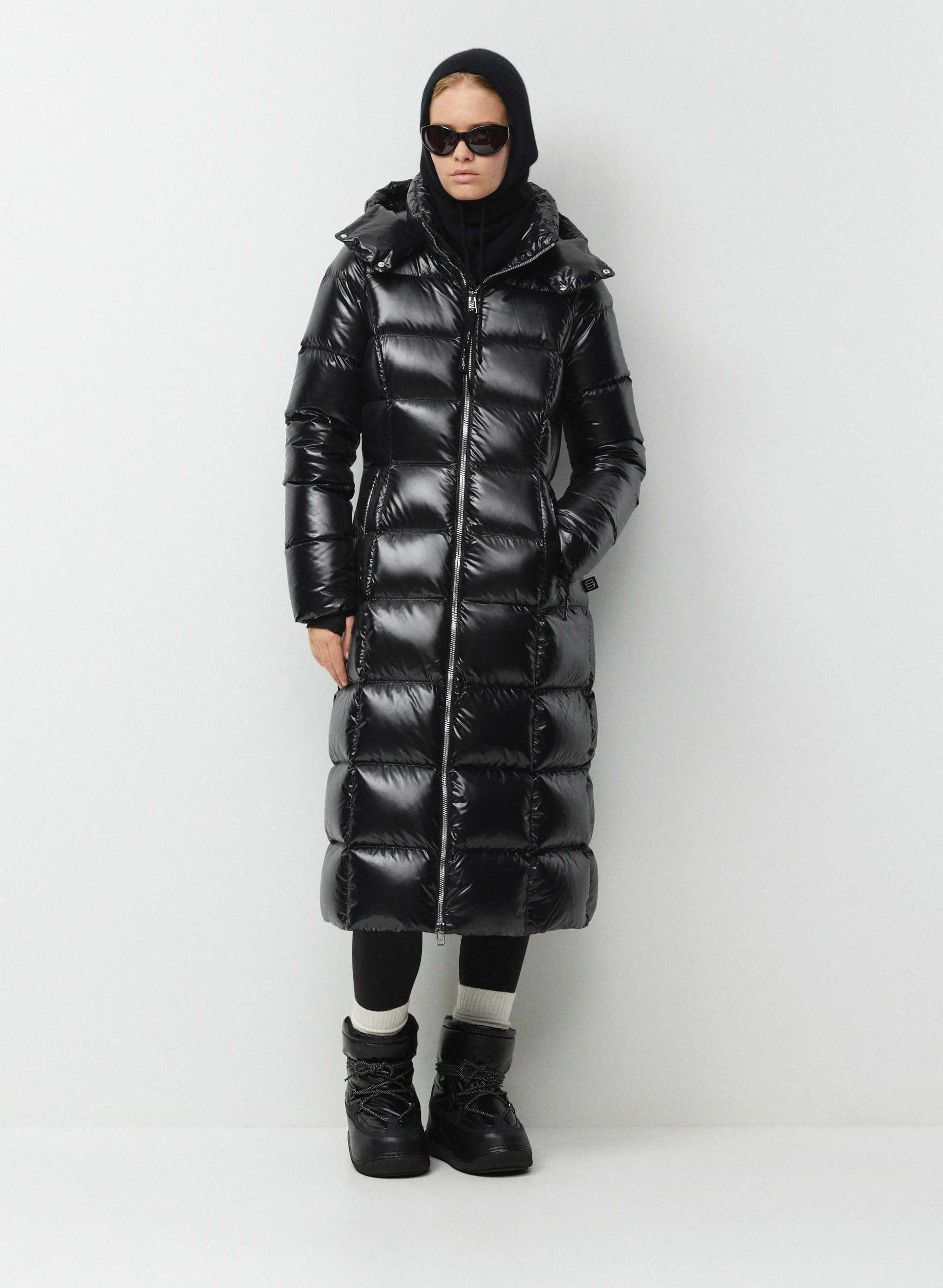 MANTEAU THE SUPERSNUG PUFF™ LONG - TAFFETAS HI-GLOSS - Manteau bouffant long et étroit en taffetas français Hi-Gloss, garni de duvet haut de gamme au facteur de gonflement de 800 et plus. 