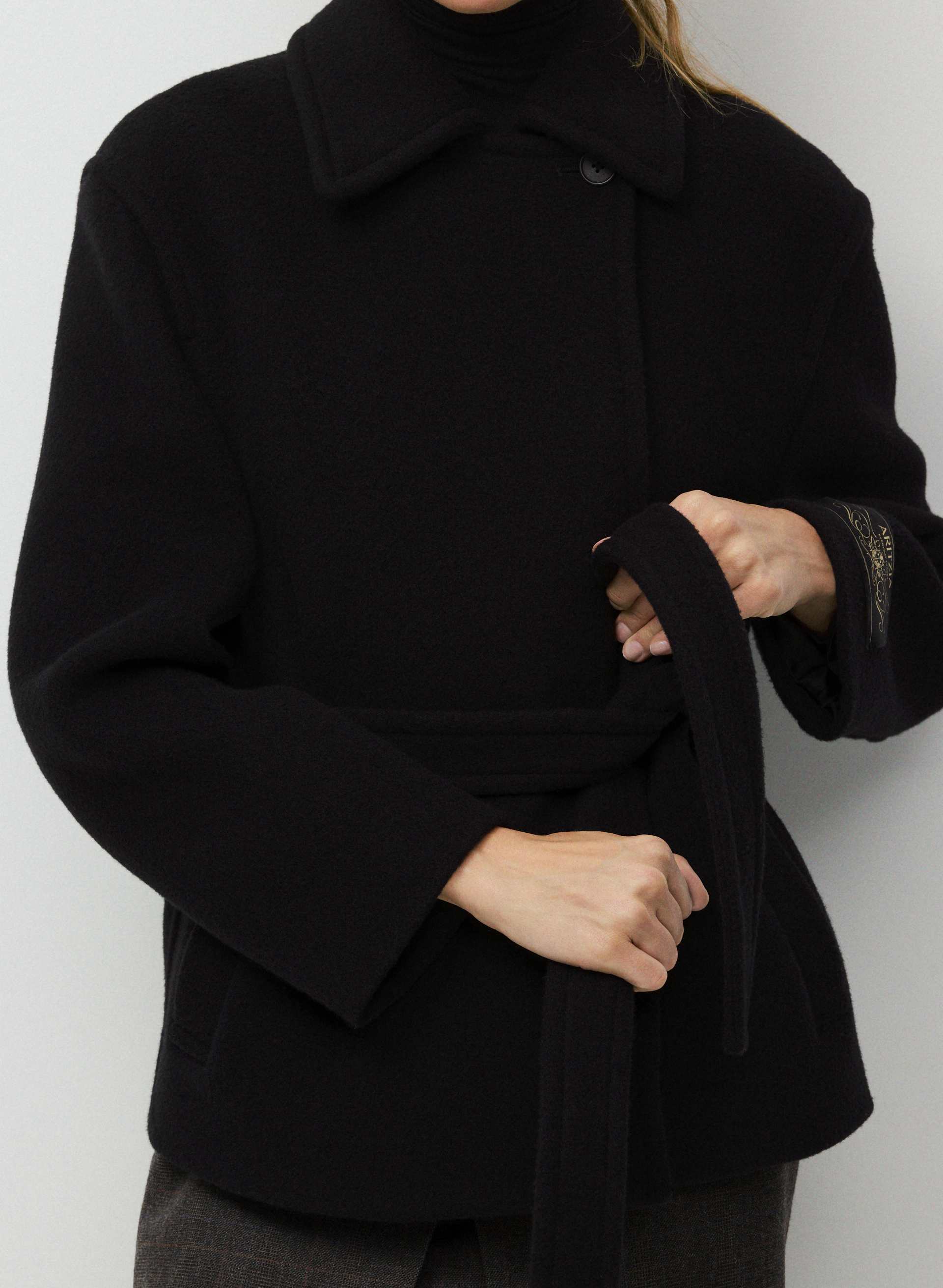 THE ELOWEN COAT | Aritzia