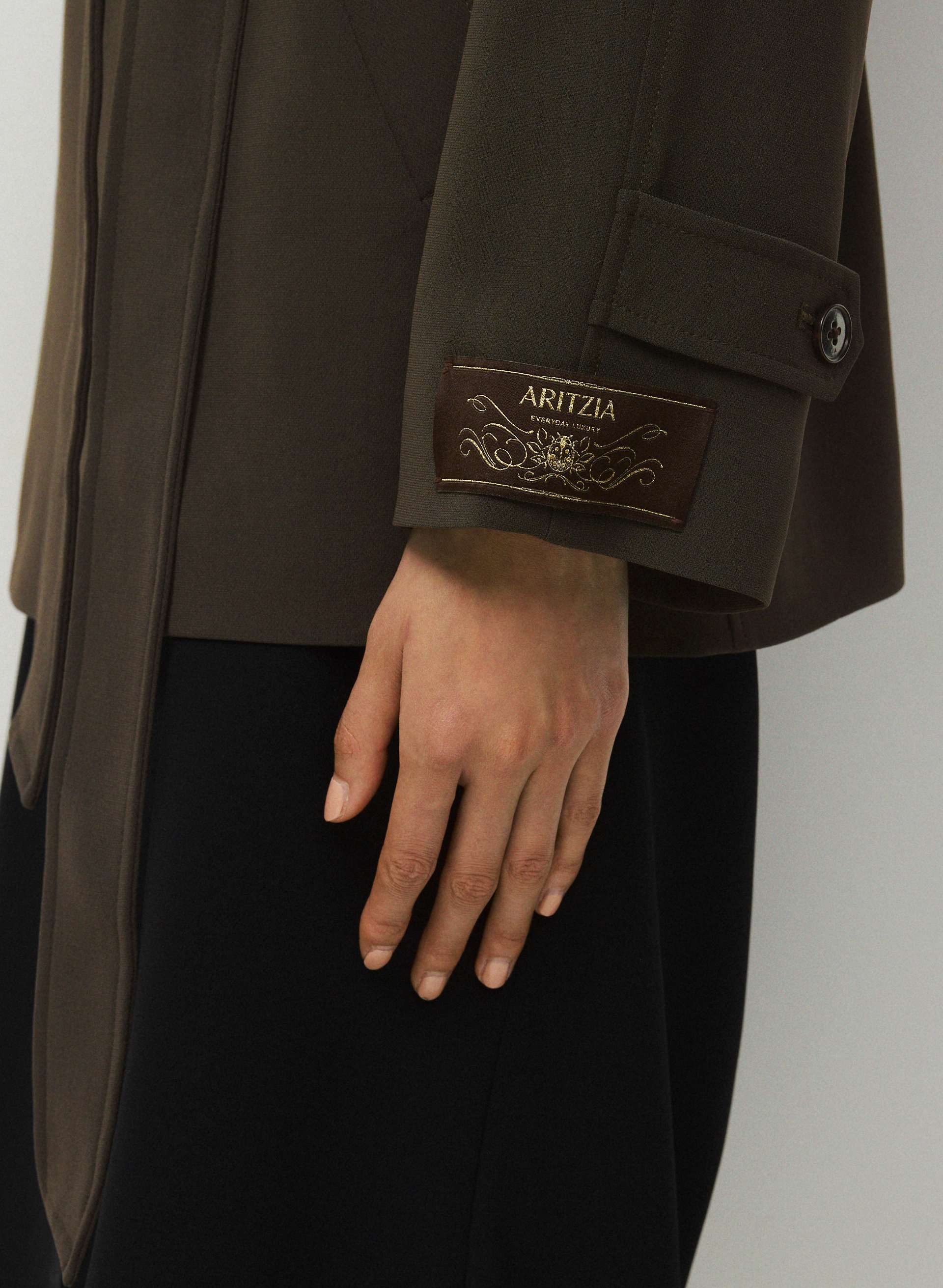THE SPLENDOR MID TRENCH COAT | Aritzia