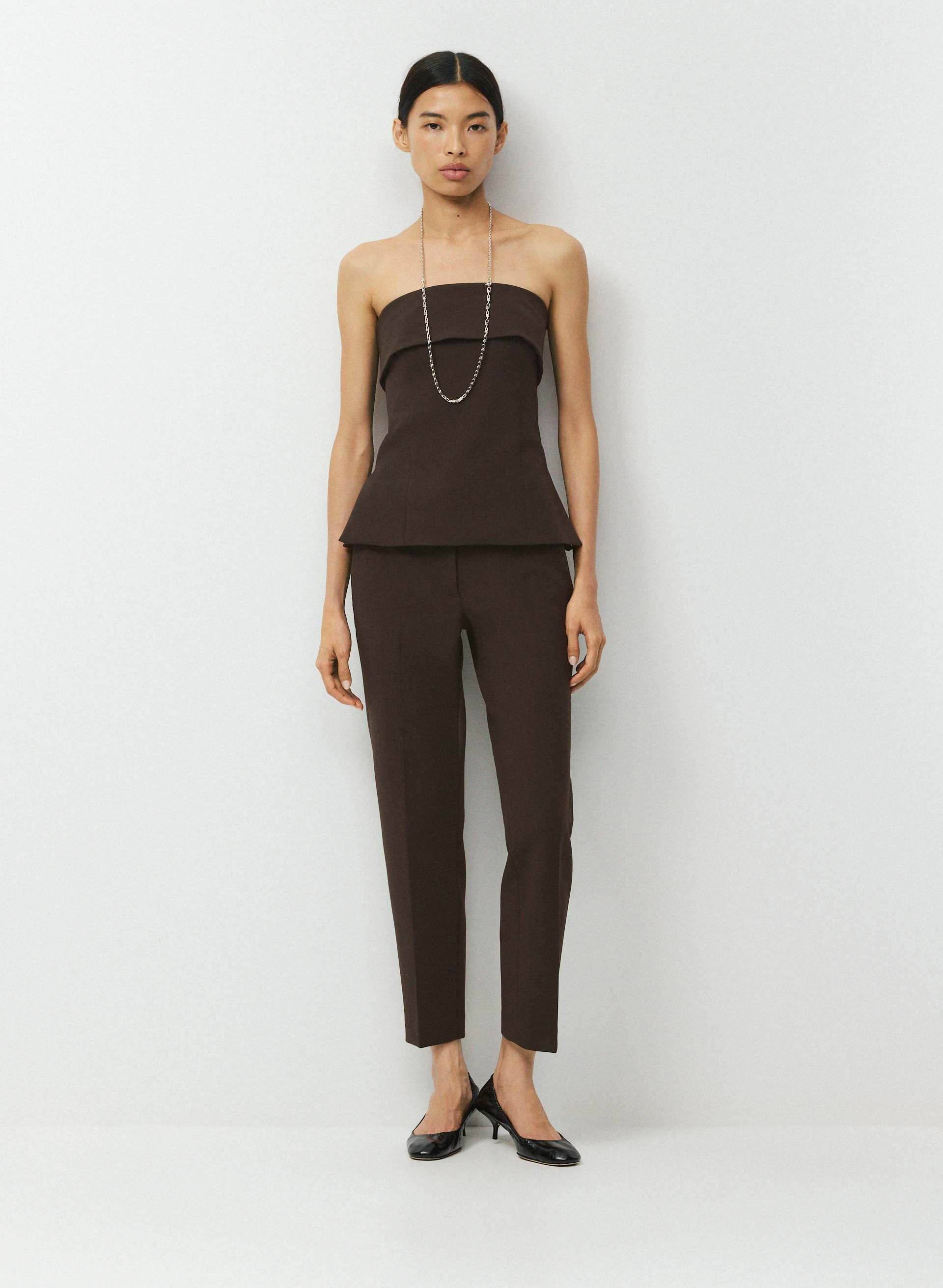 PANTALON MARKOVA - EVERSENTIAL™ - Pantalon légèrement structuré à taille mi-haute de coupe étroite. 