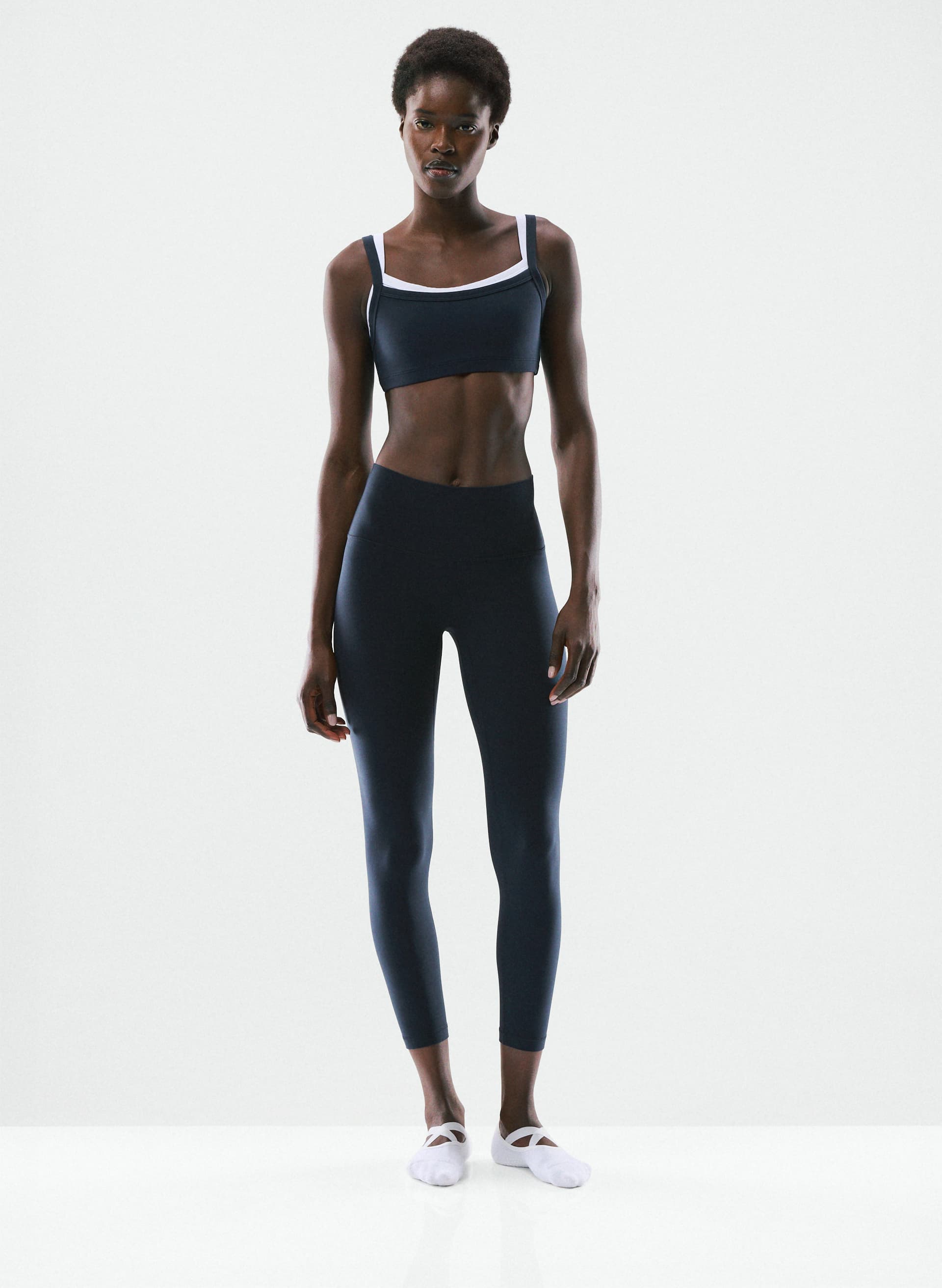LEGGING INFINITE 61 CM SCULPTANT À TAILLE HAUTE - BUTTER - Legging sculptant à taille haute sans coutures à l’avant en tissu qui évacue la transpiration. 