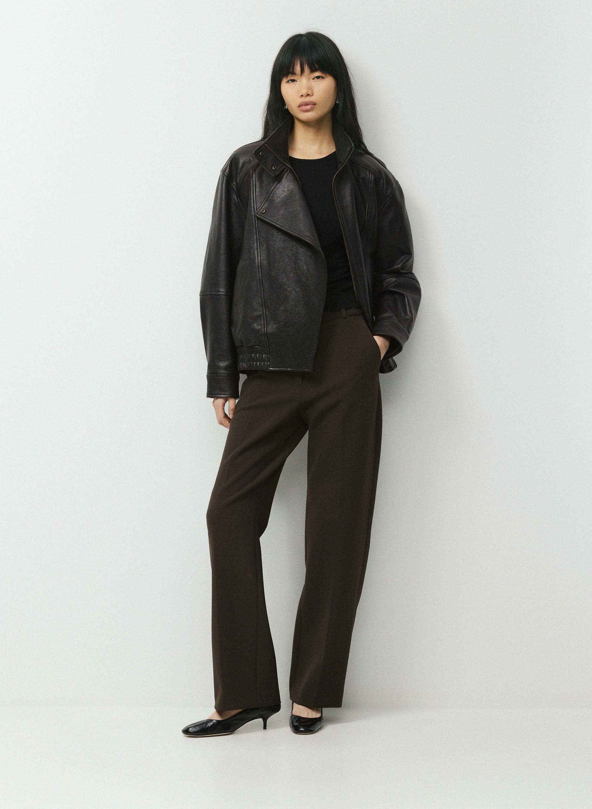 PANTALON AGENCY - EVERSENTIAL™ - Pantalon habillé légèrement structuré à taille haute élastiquée à l'arrière et à jambe large. 