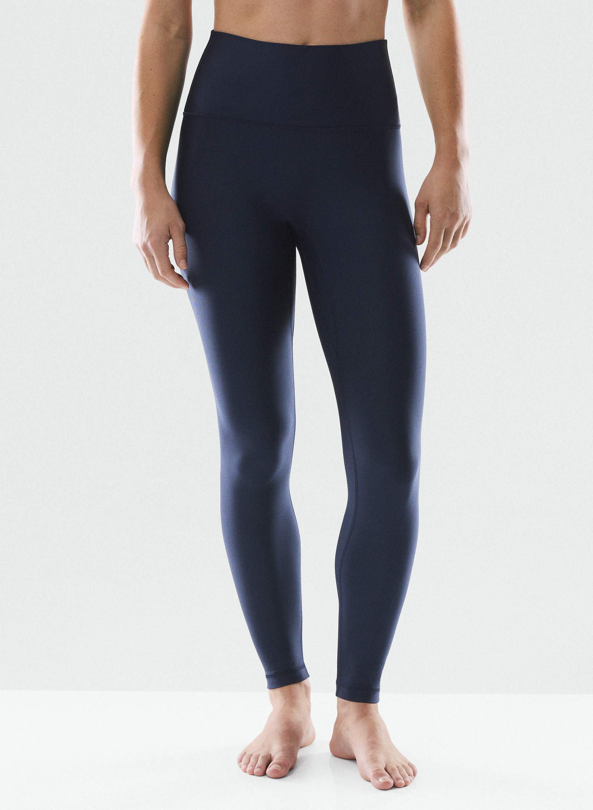 GLOTONE™ CHEEKY INFINITE HI-RISE 26" LEGGING - Sweat-wicking high-rise leggings with no front seam. 