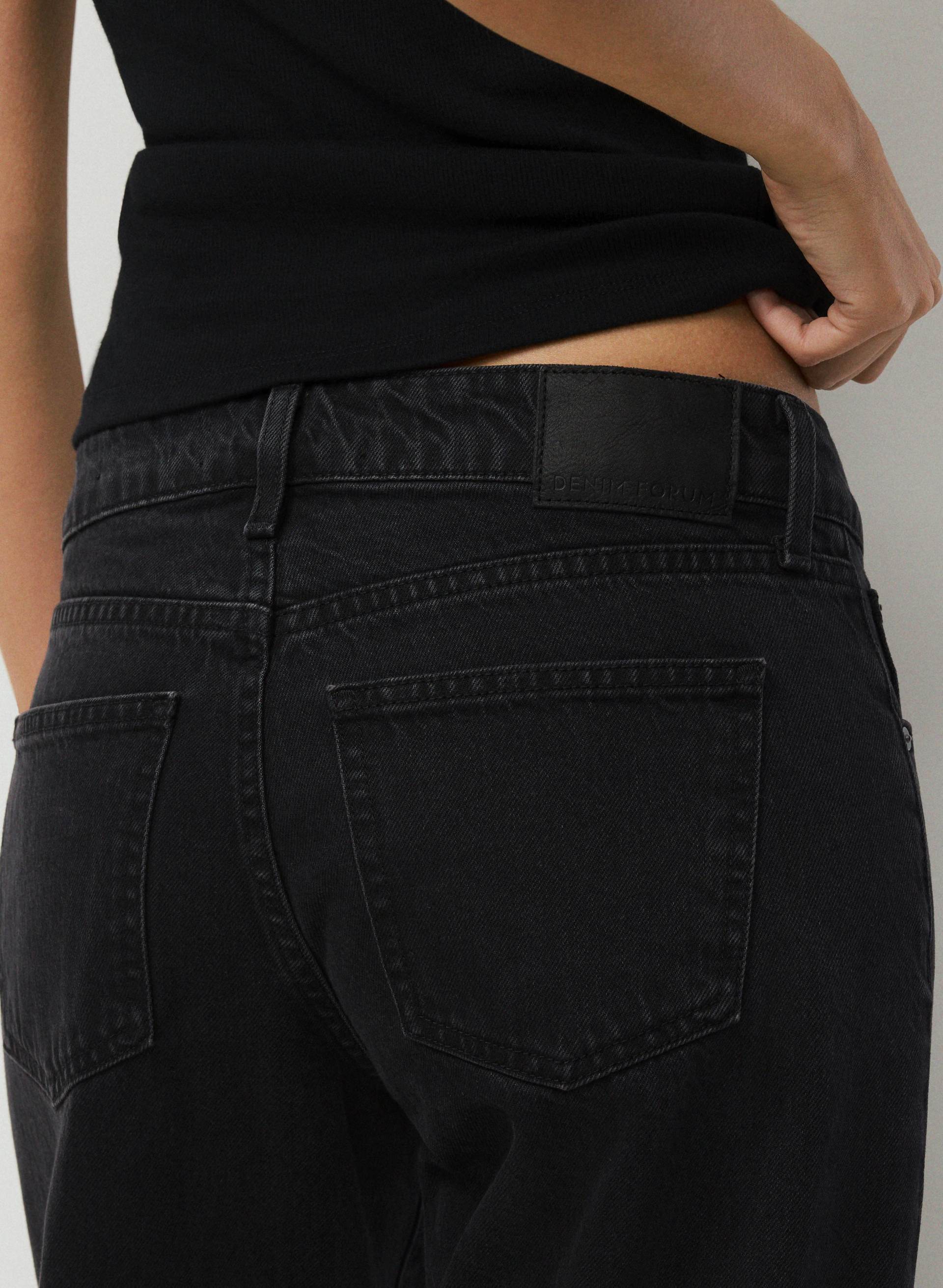 THE '90S ULTRA LO-RISE BAGGY JEAN | Aritzia