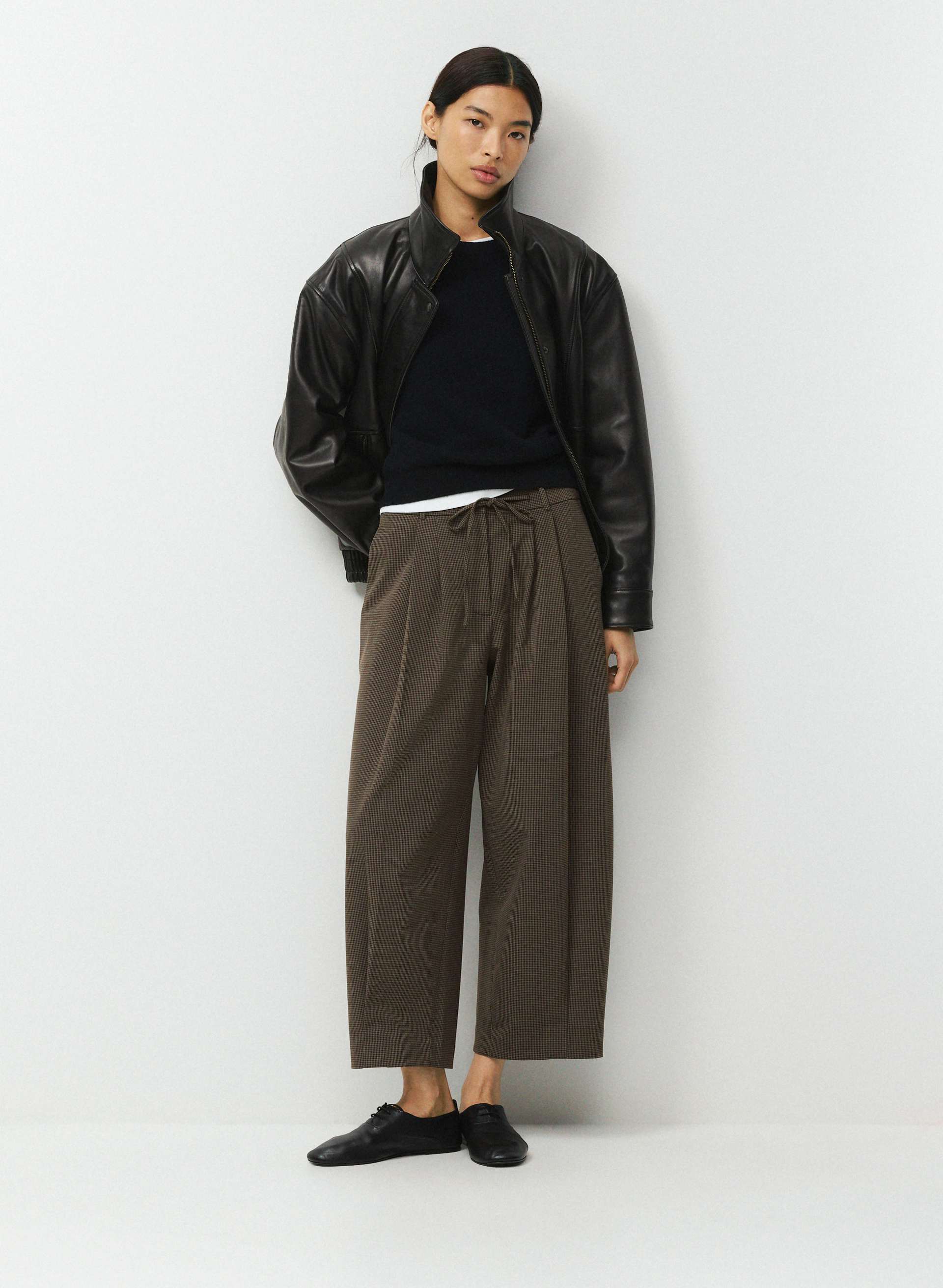 WALKWAY PANT - EVERSENTIAL™ LIGHT - Lightweight, softly structured mid-rise pleated pants. 