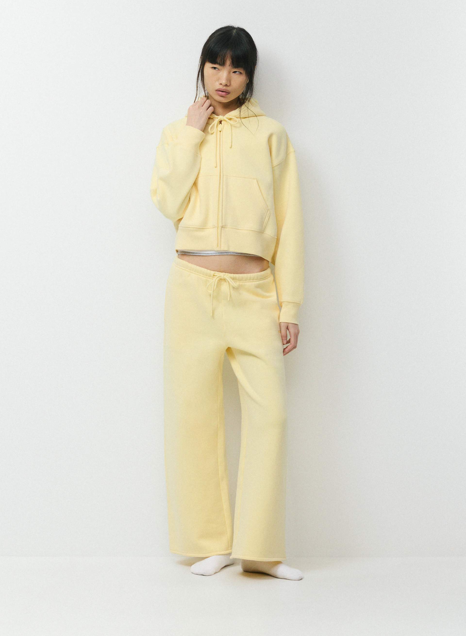 PANTALON MEGA FLUTTER™ - MOLLETON DOUILLET - Pantalon molletonné surdimensionné à taille haute et à jambe flottante à ourlet fini. 