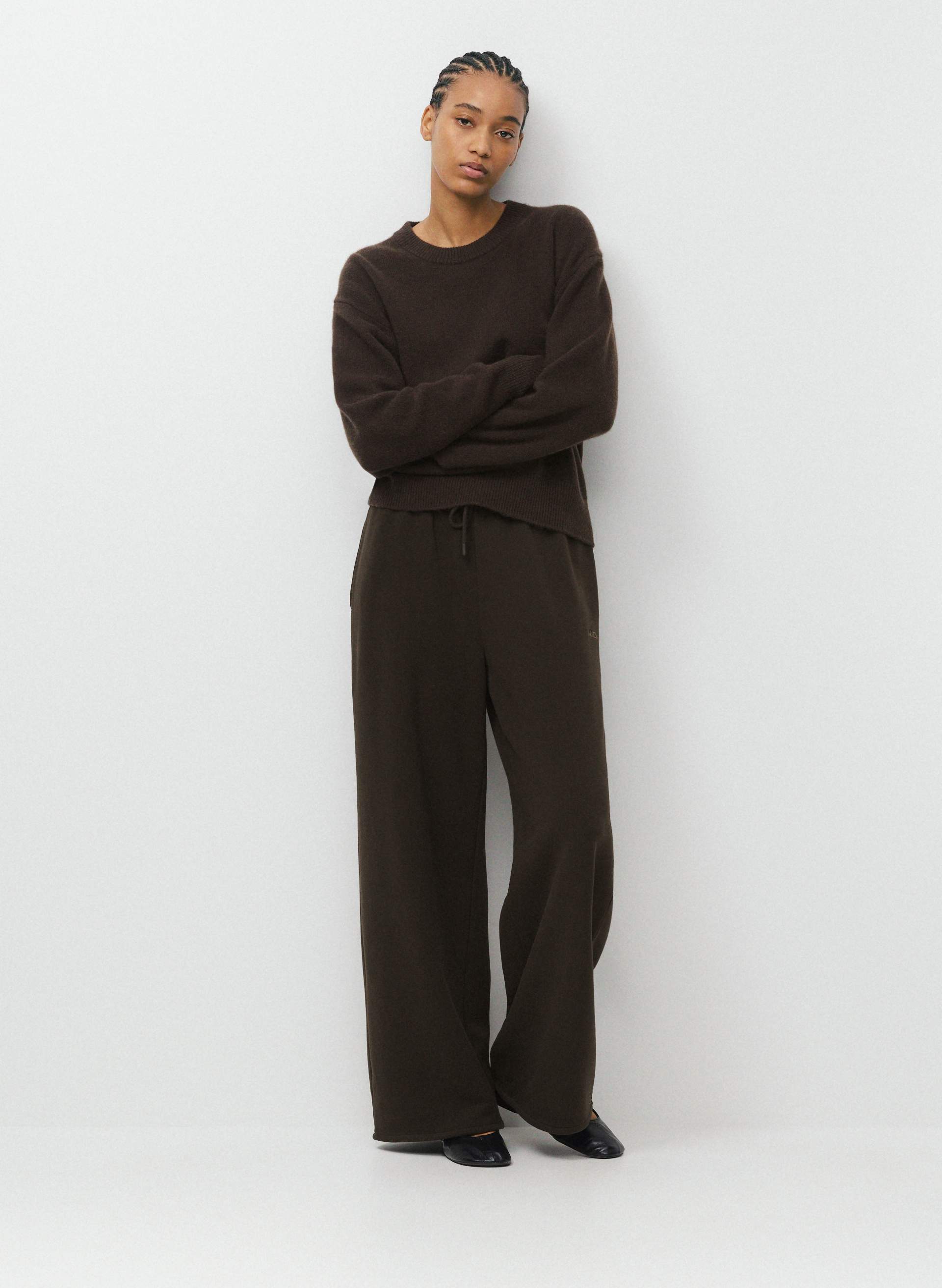 COZY SWEATFLEECE MEGA FLUTTER™ SWEATPANT - Oversized, high-rise flutter-leg sweatpants with finished hem. 