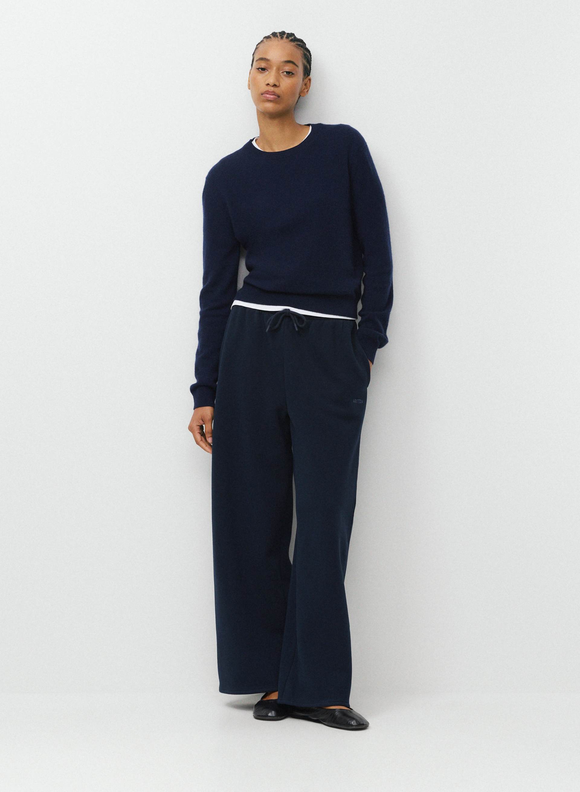 COZY SWEATFLEECE MEGA FLUTTER™ SWEATPANT - Oversized, high-rise flutter-leg sweatpants with finished hem. 
