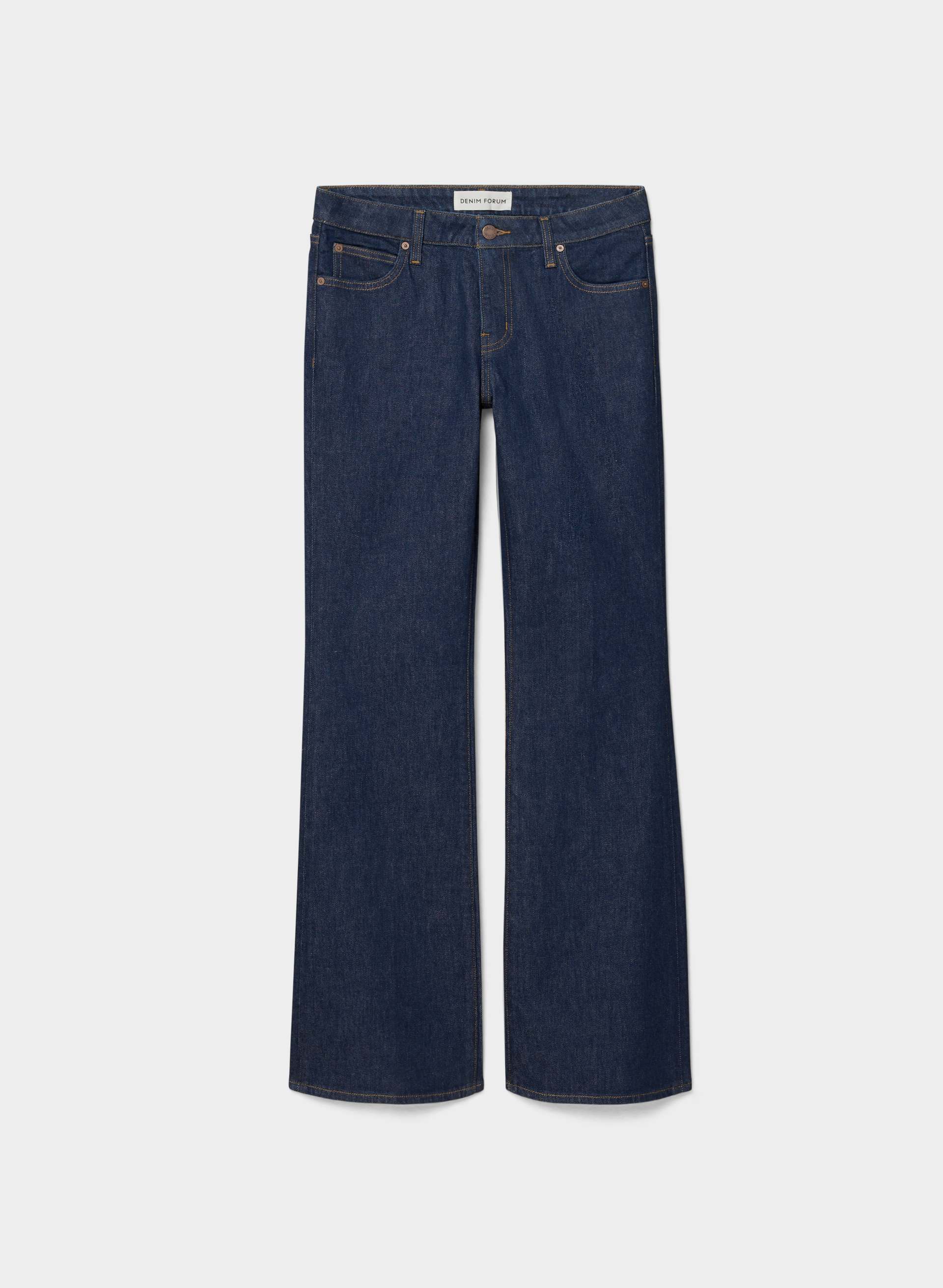 002 SLIM LO-RISE BOOTCUT JEAN | Aritzia