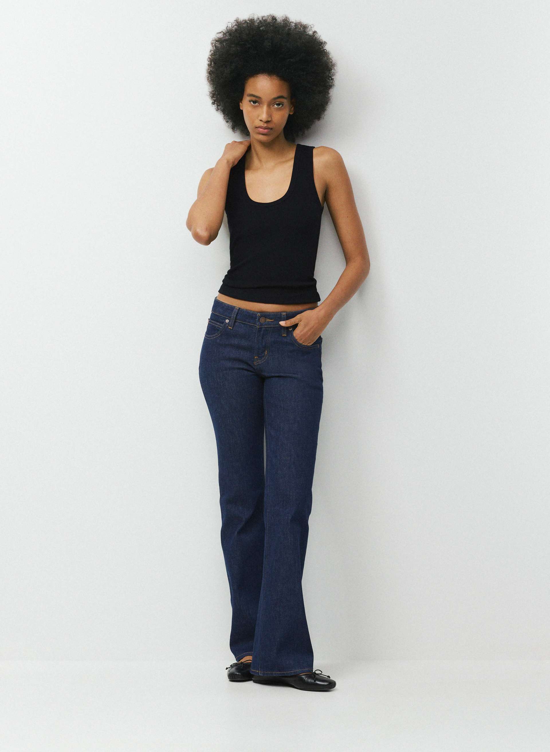 002 SLIM LO-RISE BOOTCUT JEAN | Aritzia