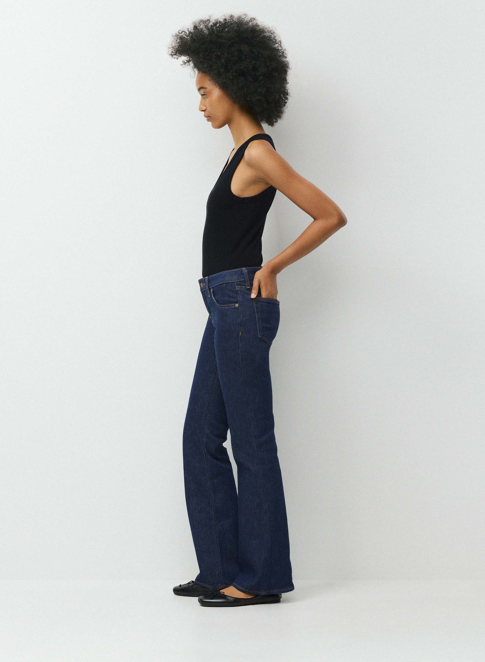 002 SLIM LO-RISE BOOTCUT JEAN | Aritzia