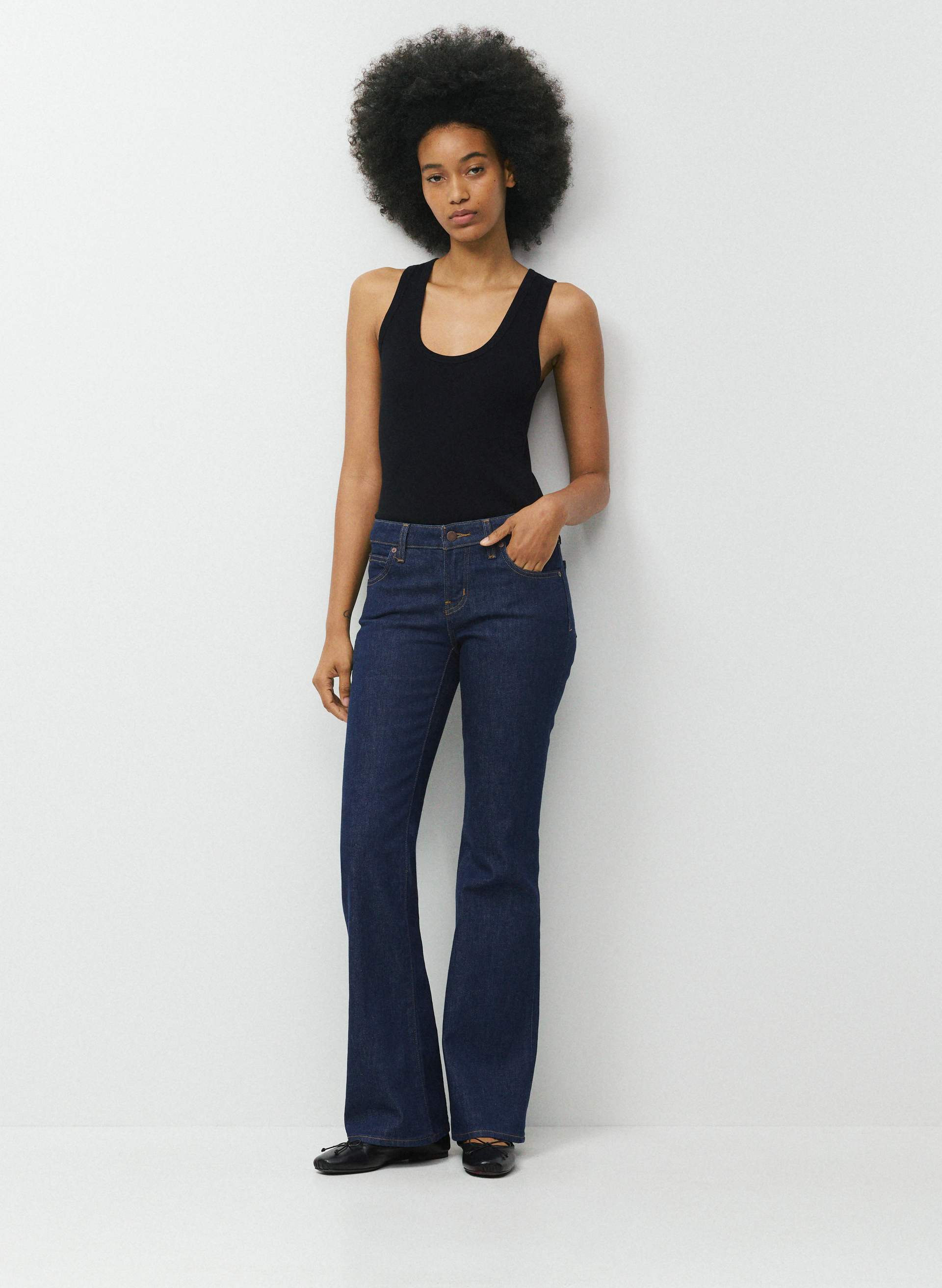 002 SLIM LO-RISE BOOTCUT JEAN | Aritzia