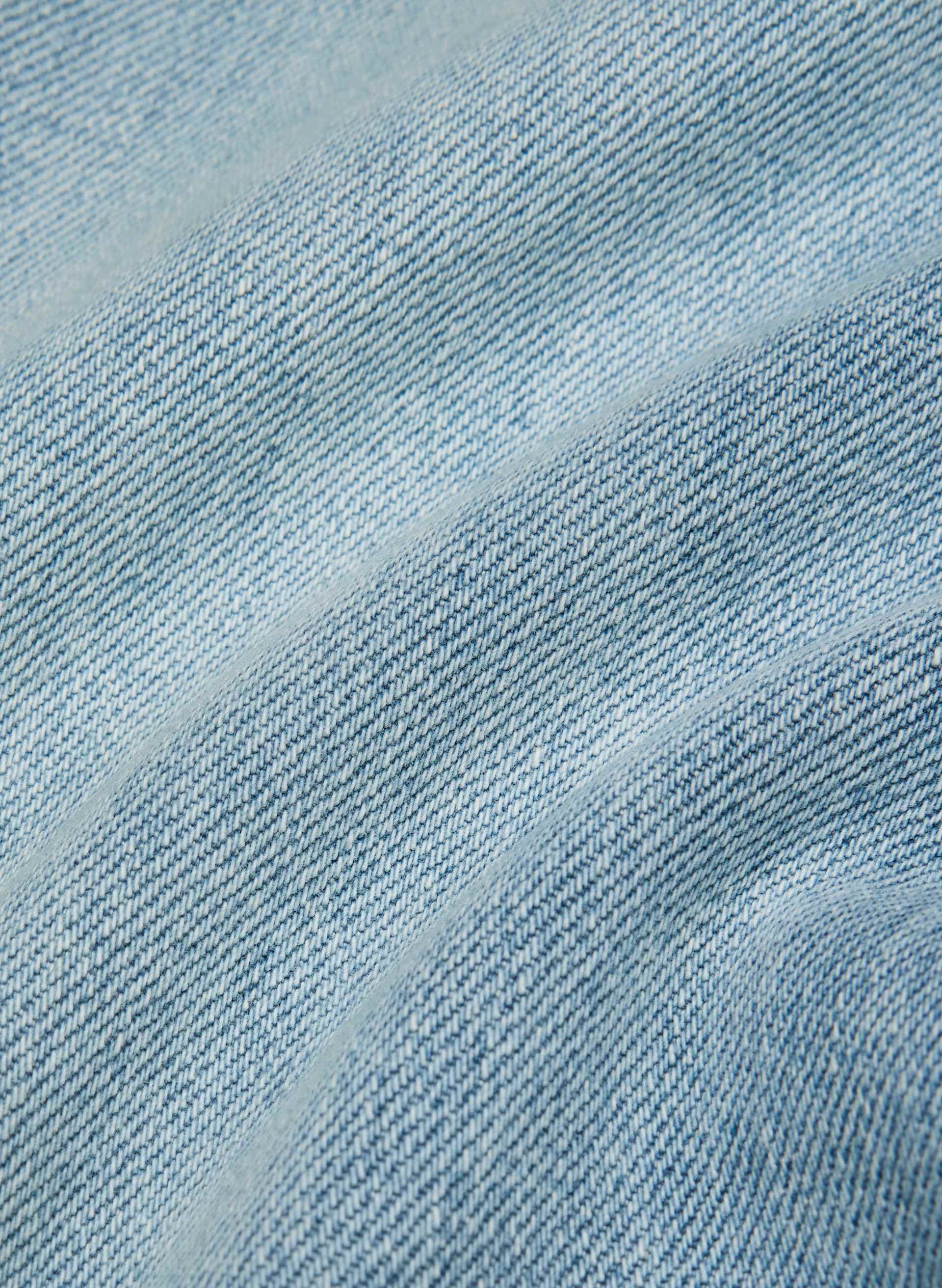 002 SLIM LO-RISE BOOTCUT JEAN | Aritzia