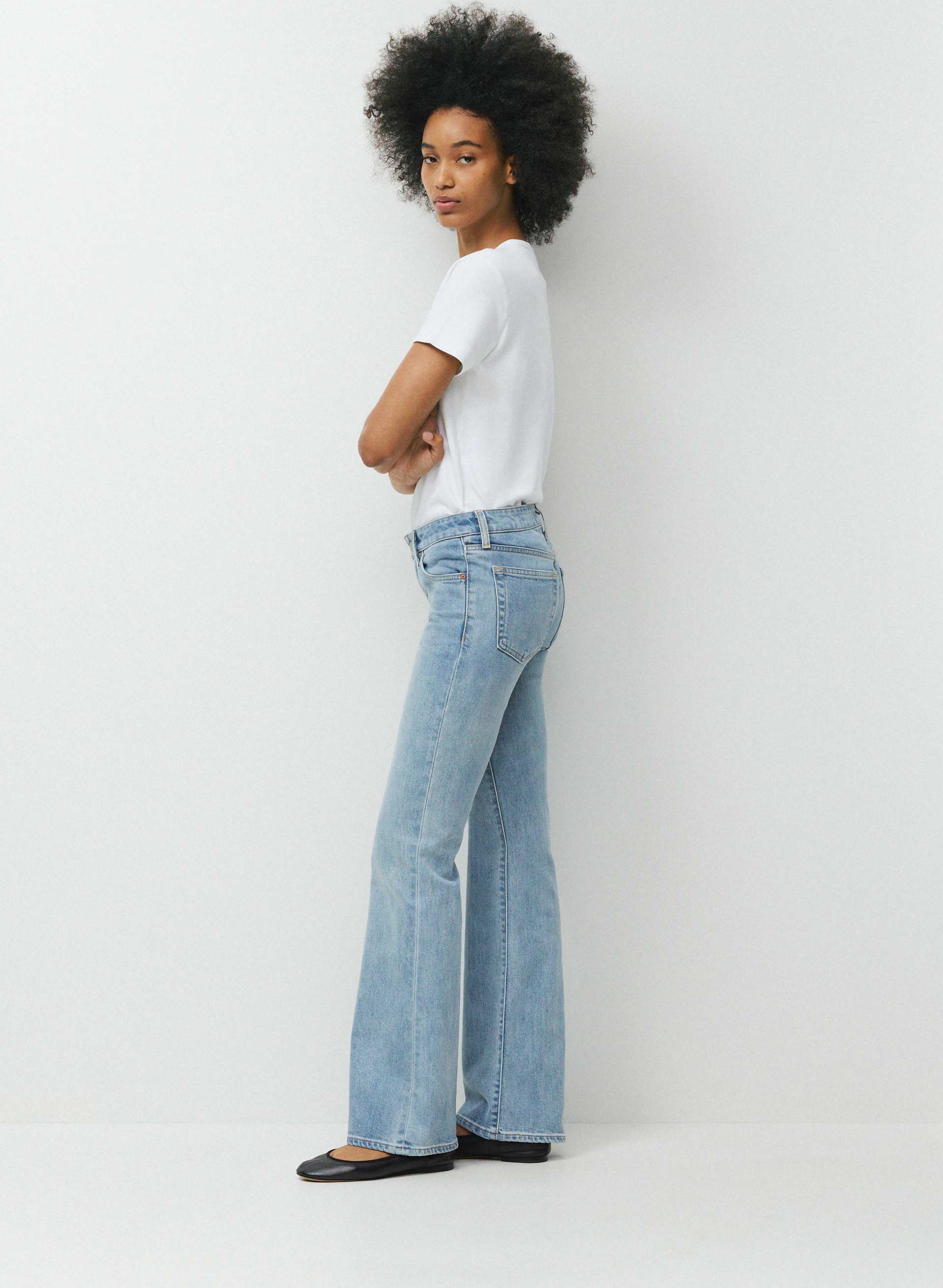 002 SLIM LO-RISE BOOTCUT JEAN | Aritzia