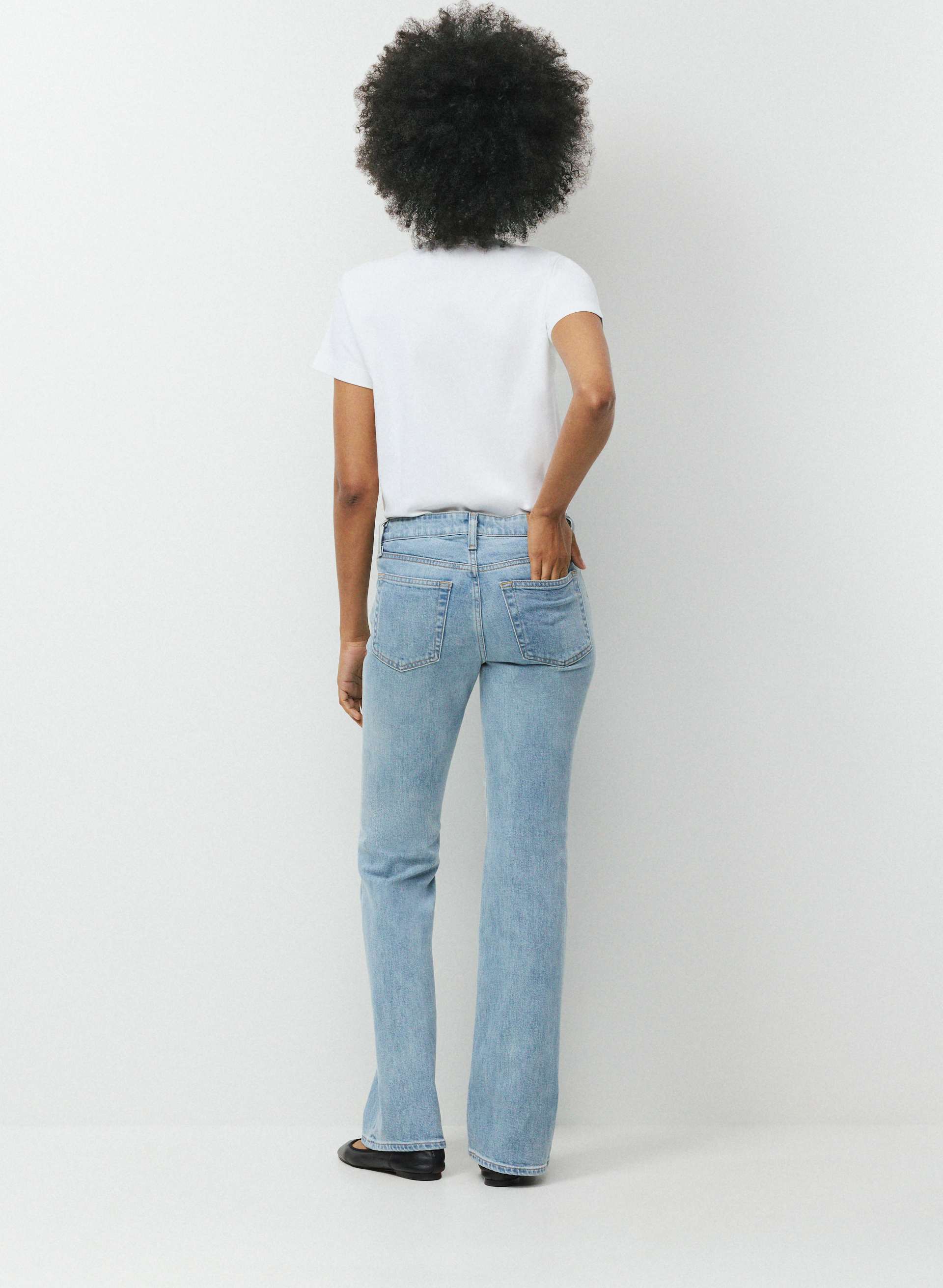 002 SLIM LO-RISE BOOTCUT JEAN | Aritzia