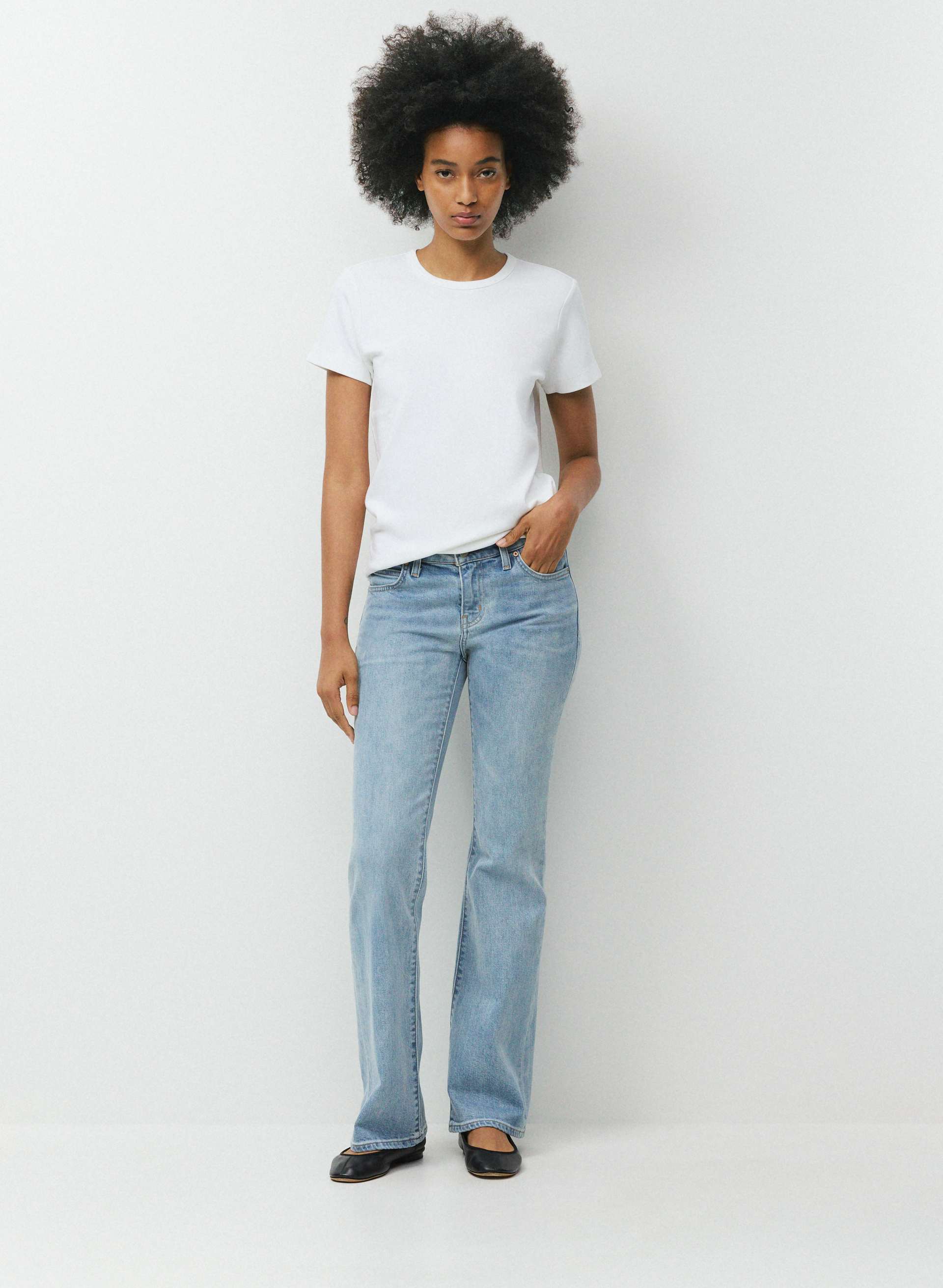 002 SLIM LO-RISE BOOTCUT JEAN | Aritzia