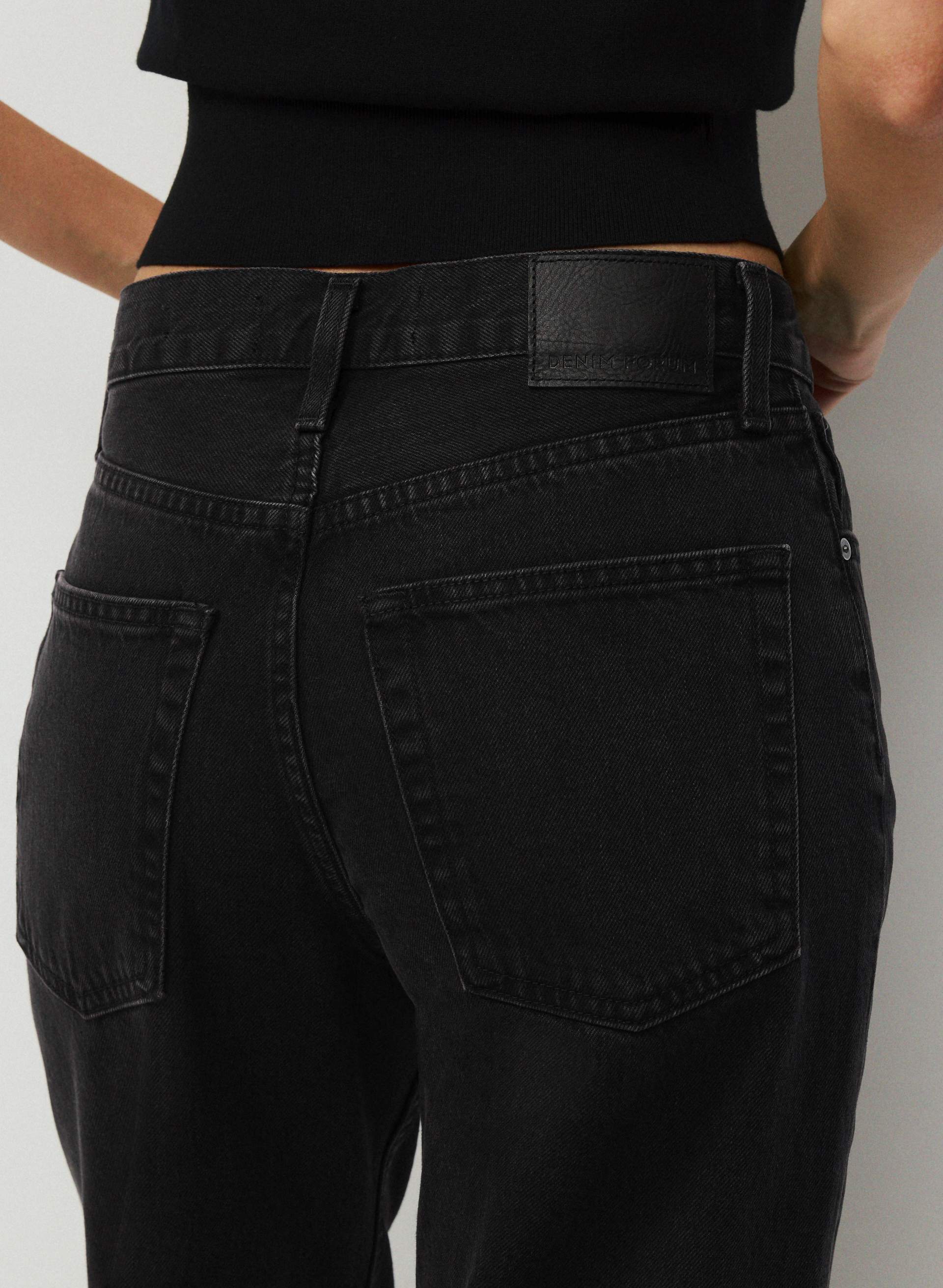 JEAN 004 DROIT À TAILLE HAUTE | Aritzia