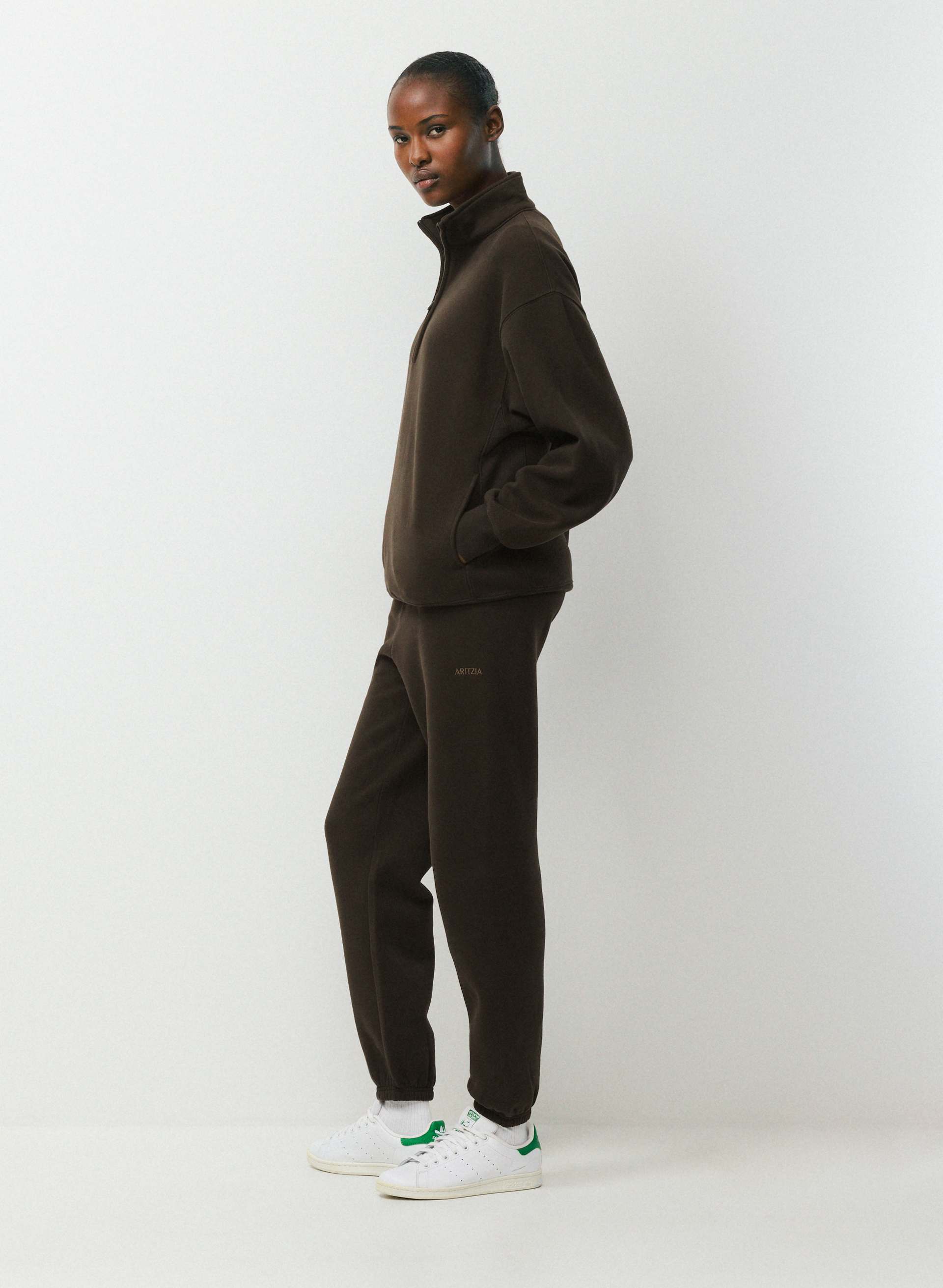 COZY SWEATFLEECE PERFECT JOGGER | Aritzia