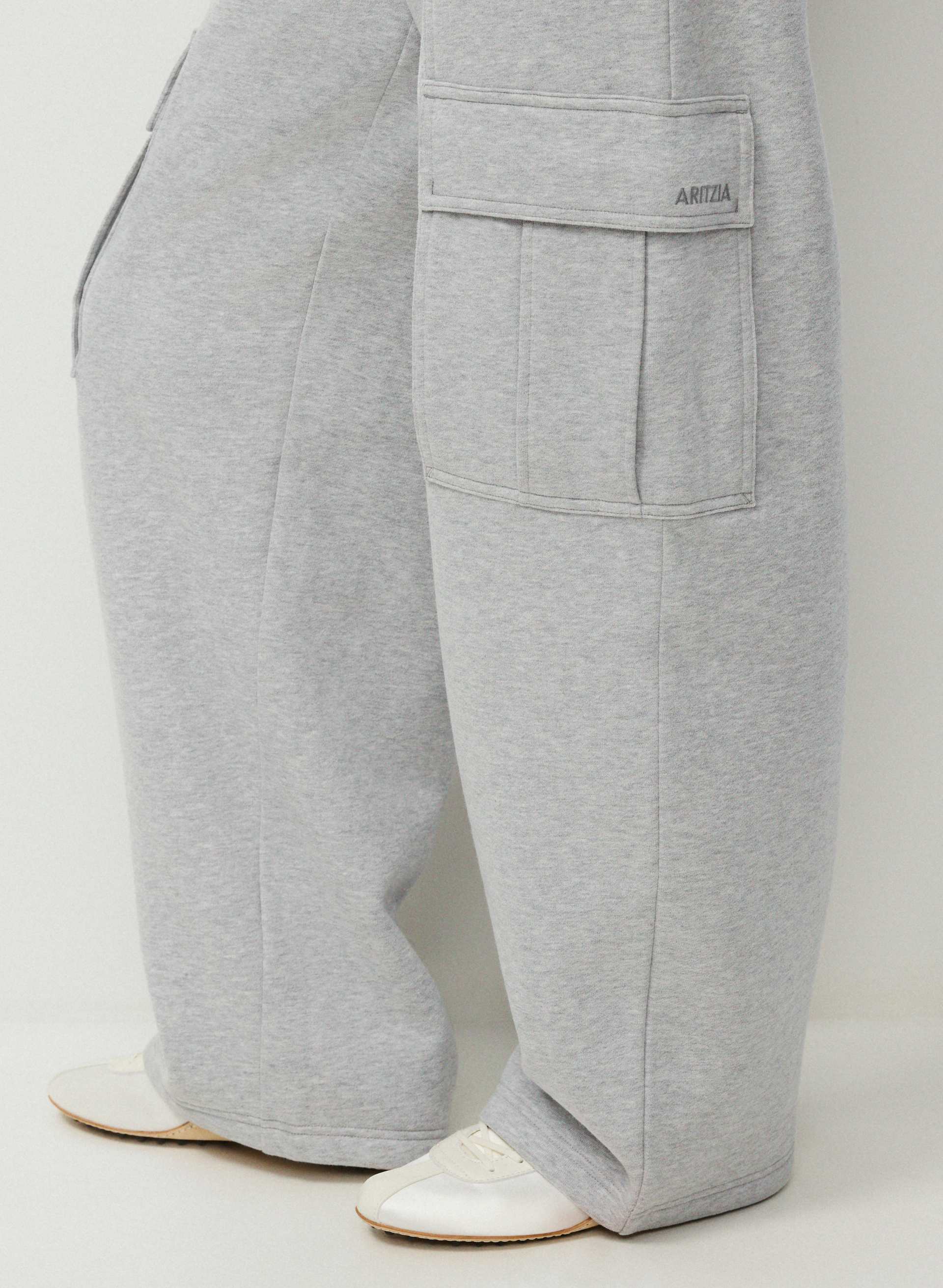 COZY SWEATFLEECE MEGA CARGO BARREL SWEATPANT | Aritzia