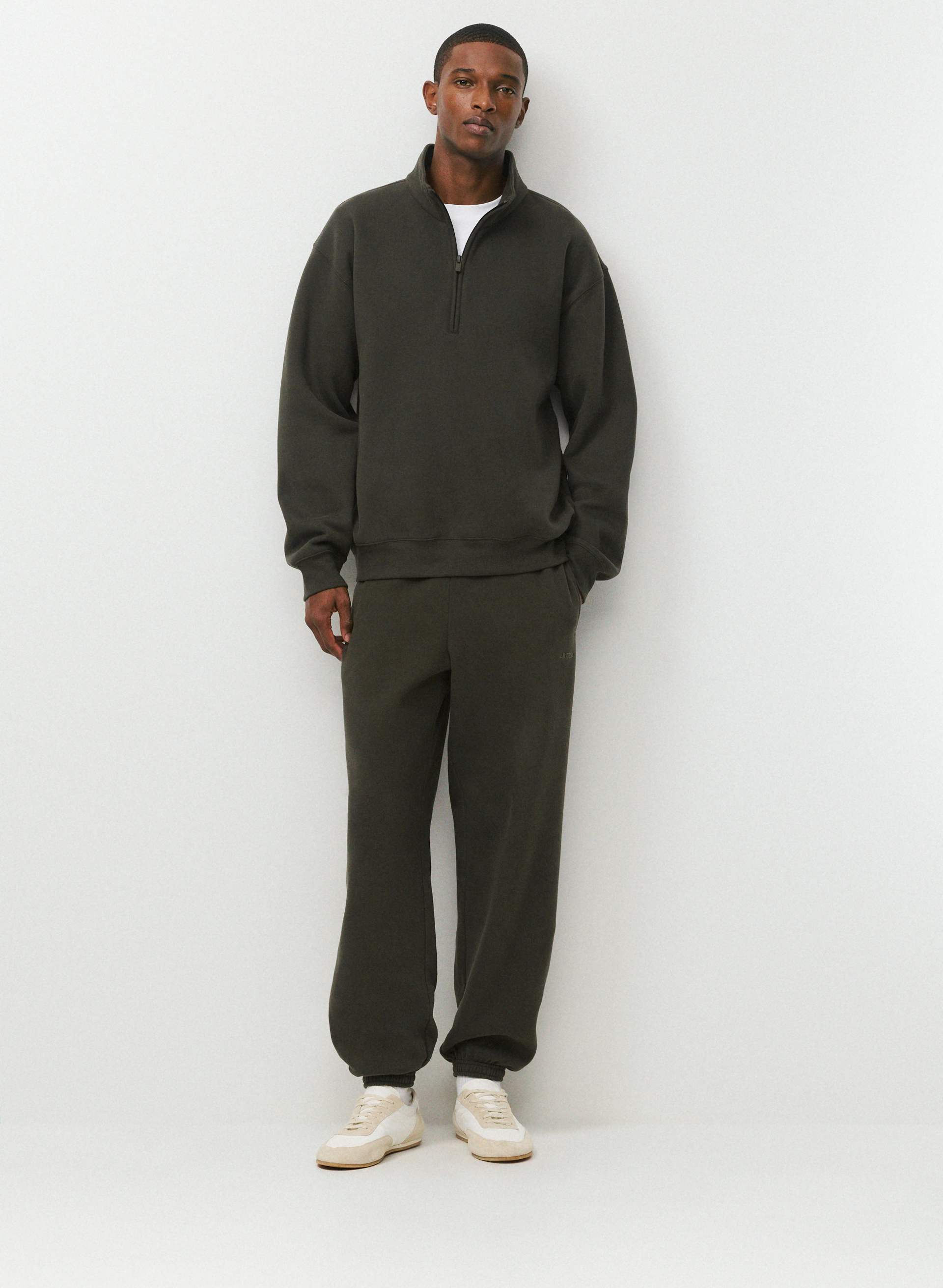 COZY SWEATFLEECE MEGA JOGGER MEN'S - Men's fan-favourite oversized fleece joggers. 