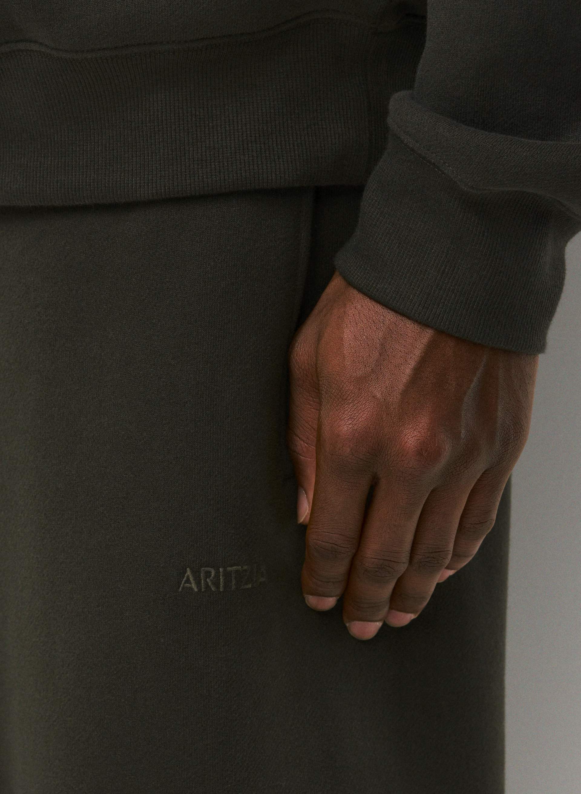 PANTALON JOGGEUR HOMMES MÉGA - MOLL. DOUILLET | Aritzia