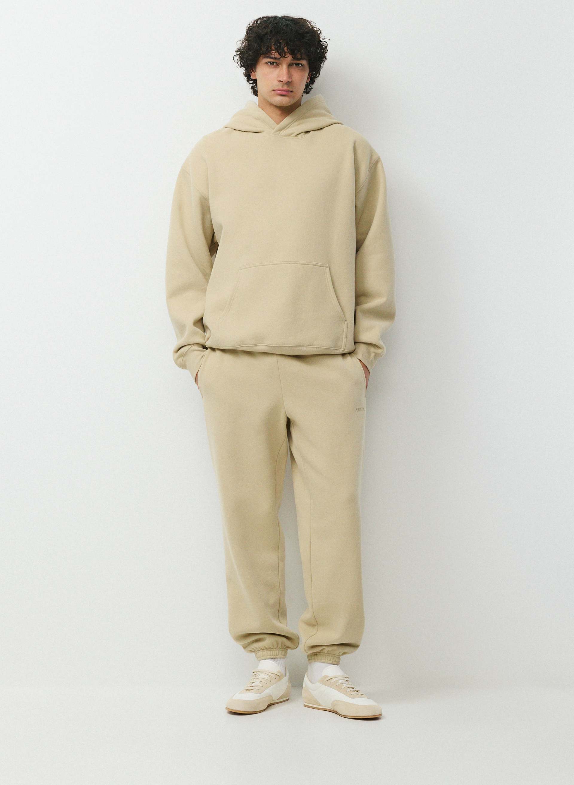 COZY SWEATFLEECE MEGA JOGGER MEN'S - Men's fan-favourite oversized fleece joggers. 