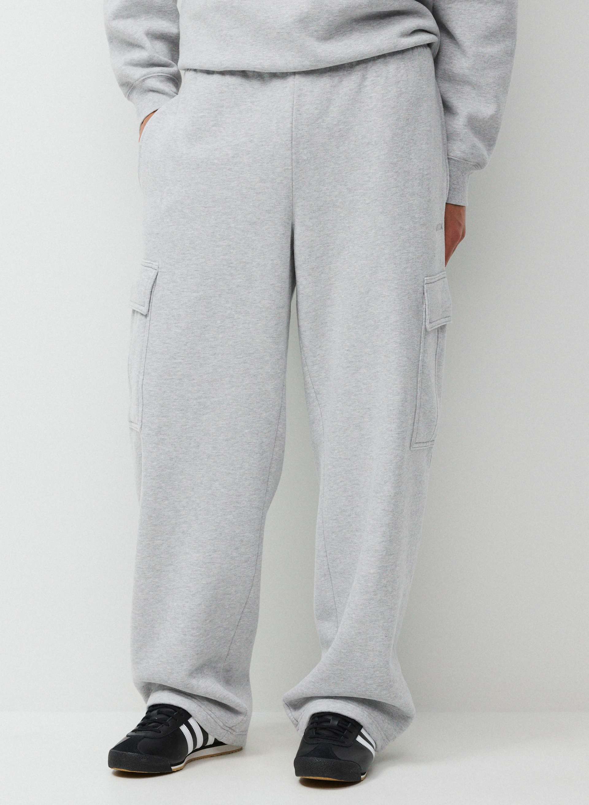 COZY SWEATFLEECE MEGA CARGO™ SWEATPANT MEN'S - Men's oversized wide-leg fleece cargo sweatpants. 