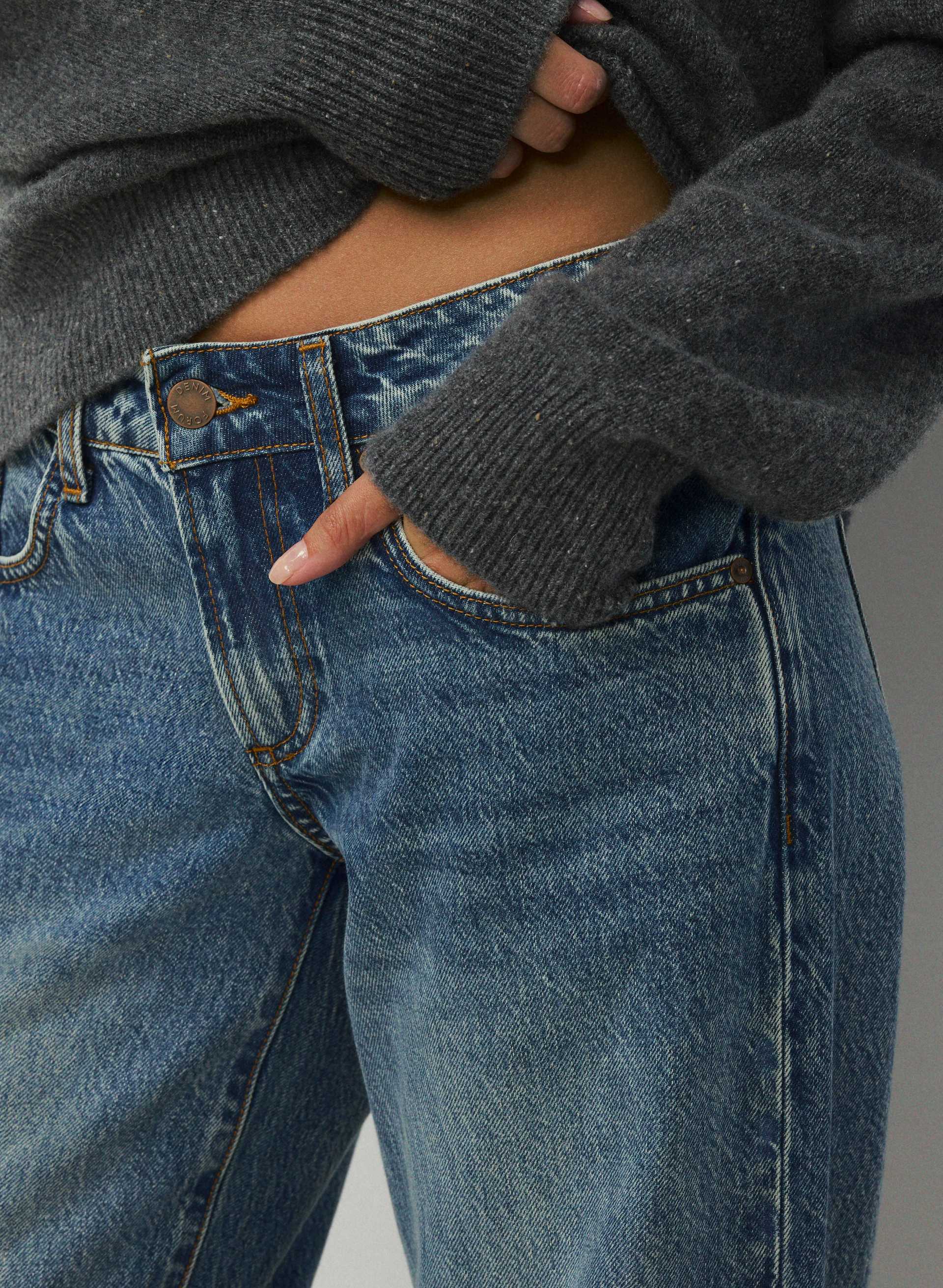 THE '90S ULTRA LO-RISE BAGGY JEAN | Aritzia