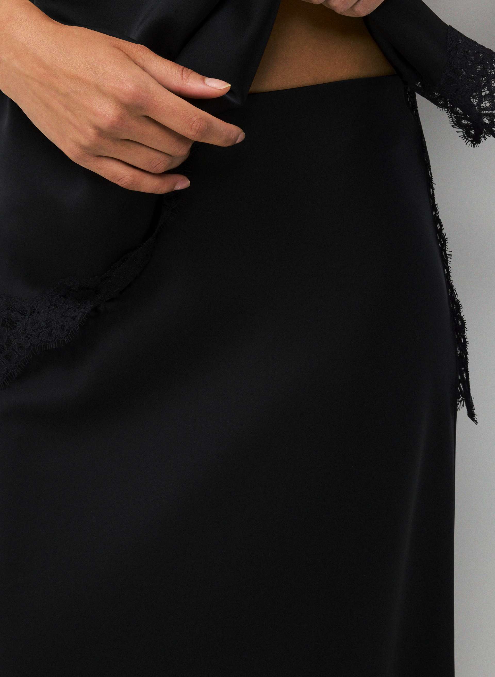 HENRIETTA SATIN SKIRT | Aritzia