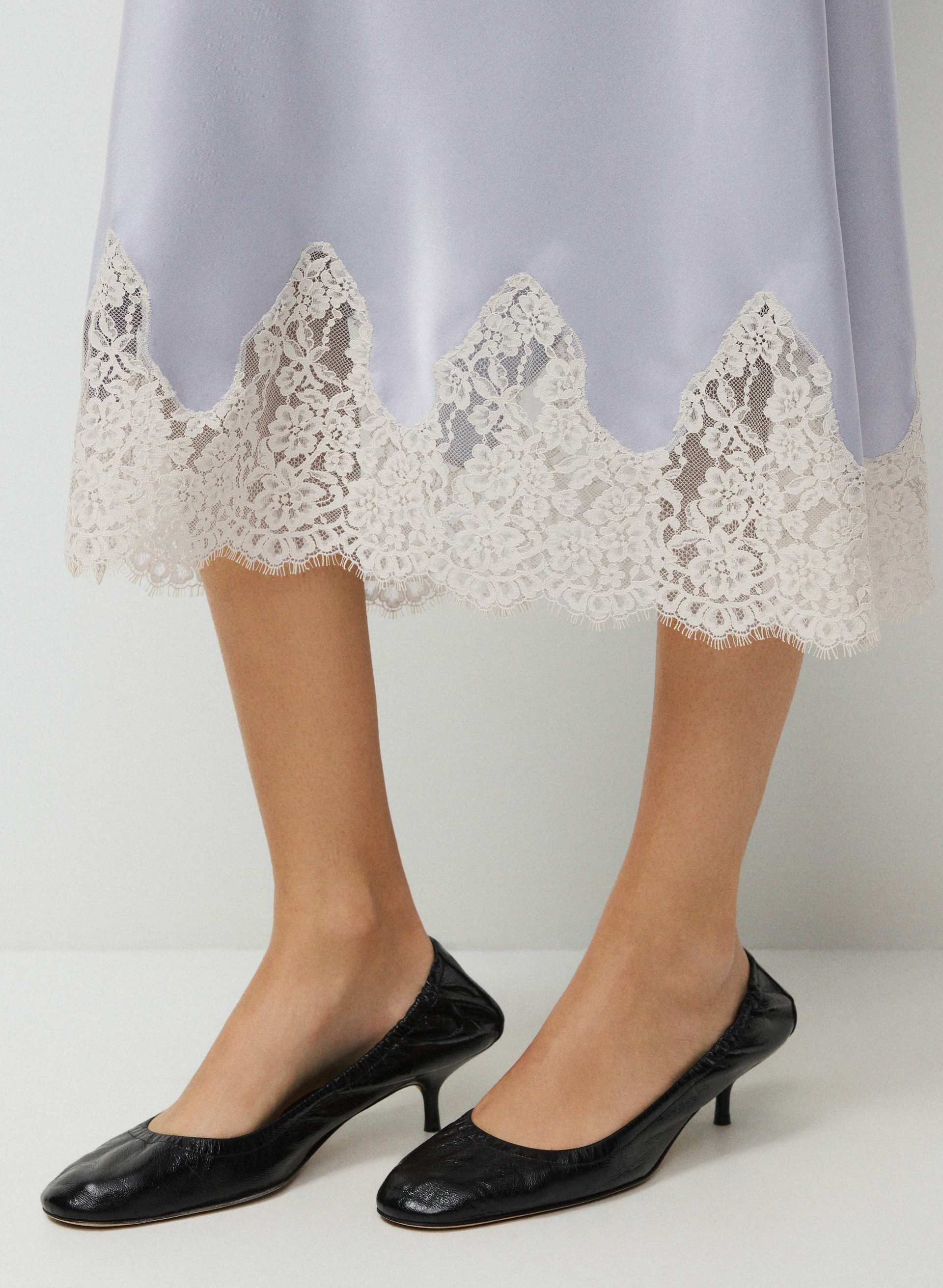 JUPE HENRIETTA EN SATIN | Aritzia