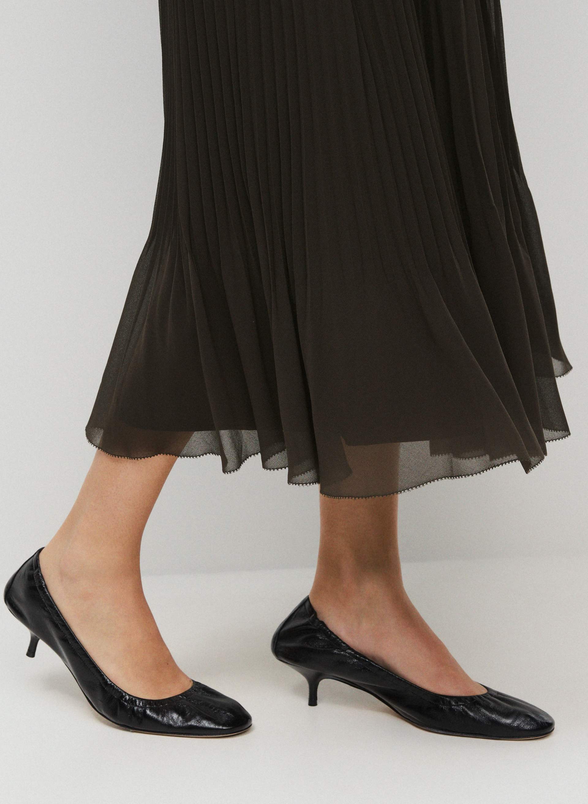 TWIRL PLEATED SKIRT | Aritzia