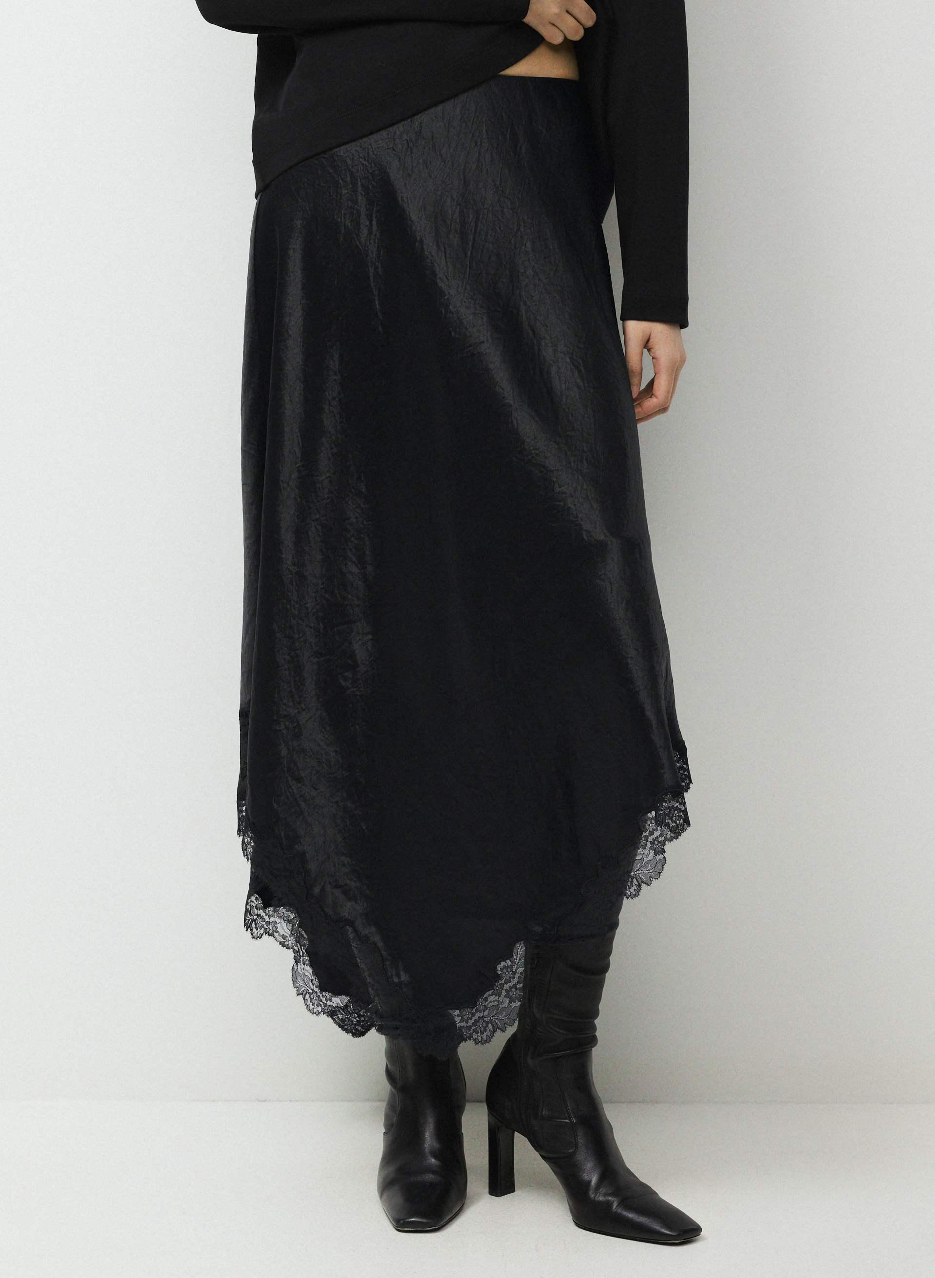 HEADLINE SATIN SKIRT | Aritzia