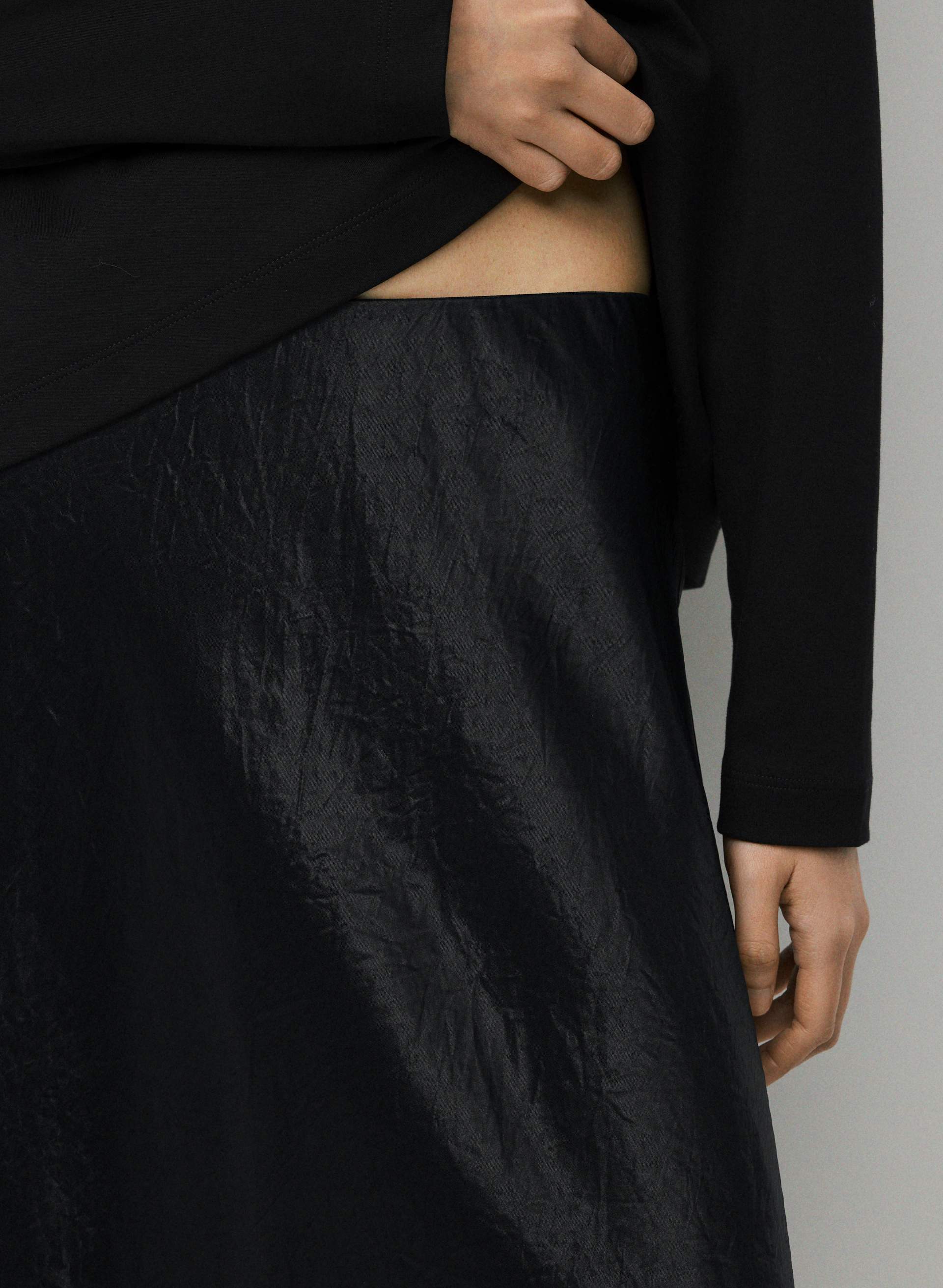 HEADLINE SATIN SKIRT | Aritzia