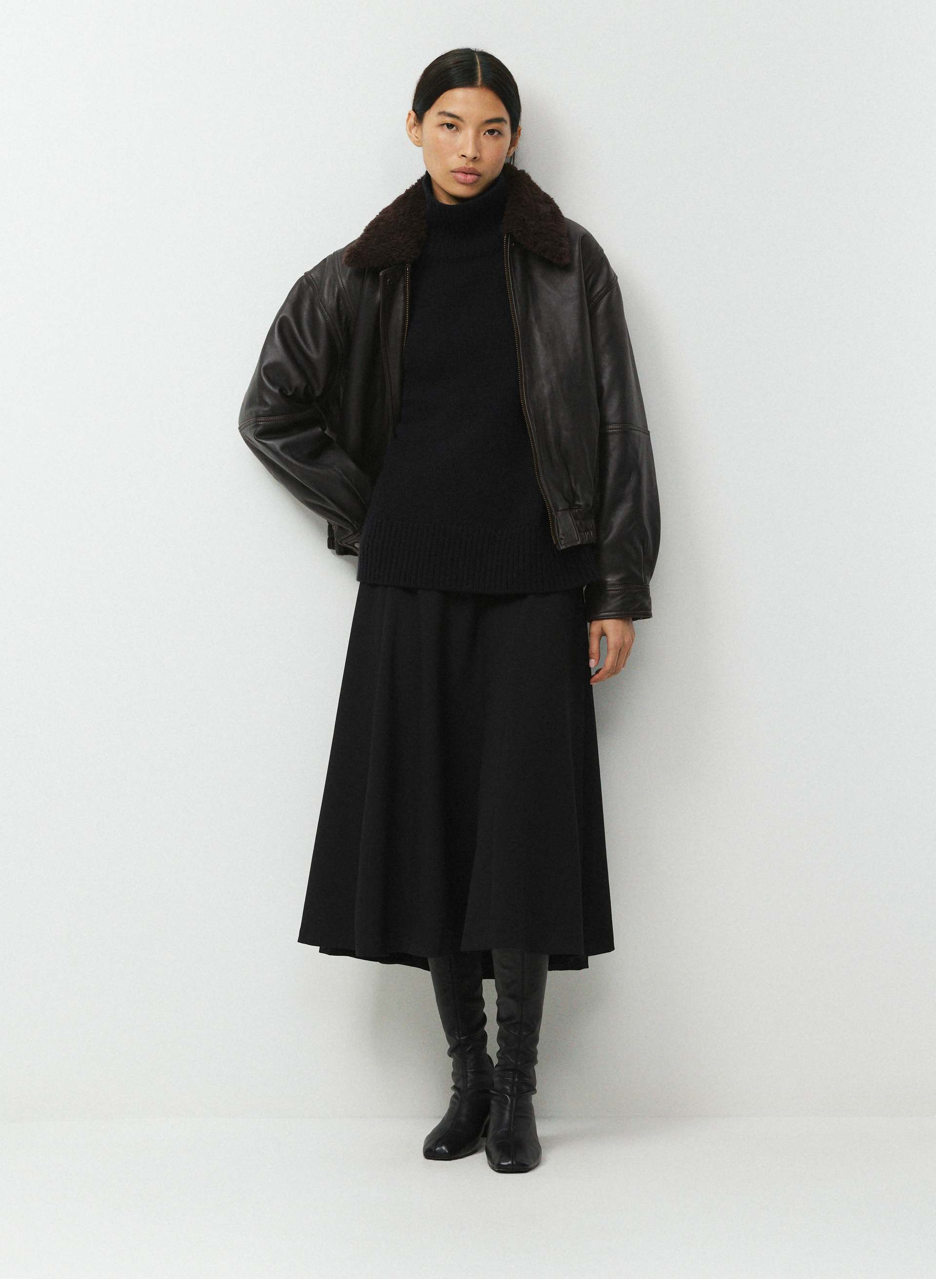 JUPE CAPITAL - EVERSENTIAL™ LÉGER - Lightweight soft-stretch mid-rise midi skirt. 