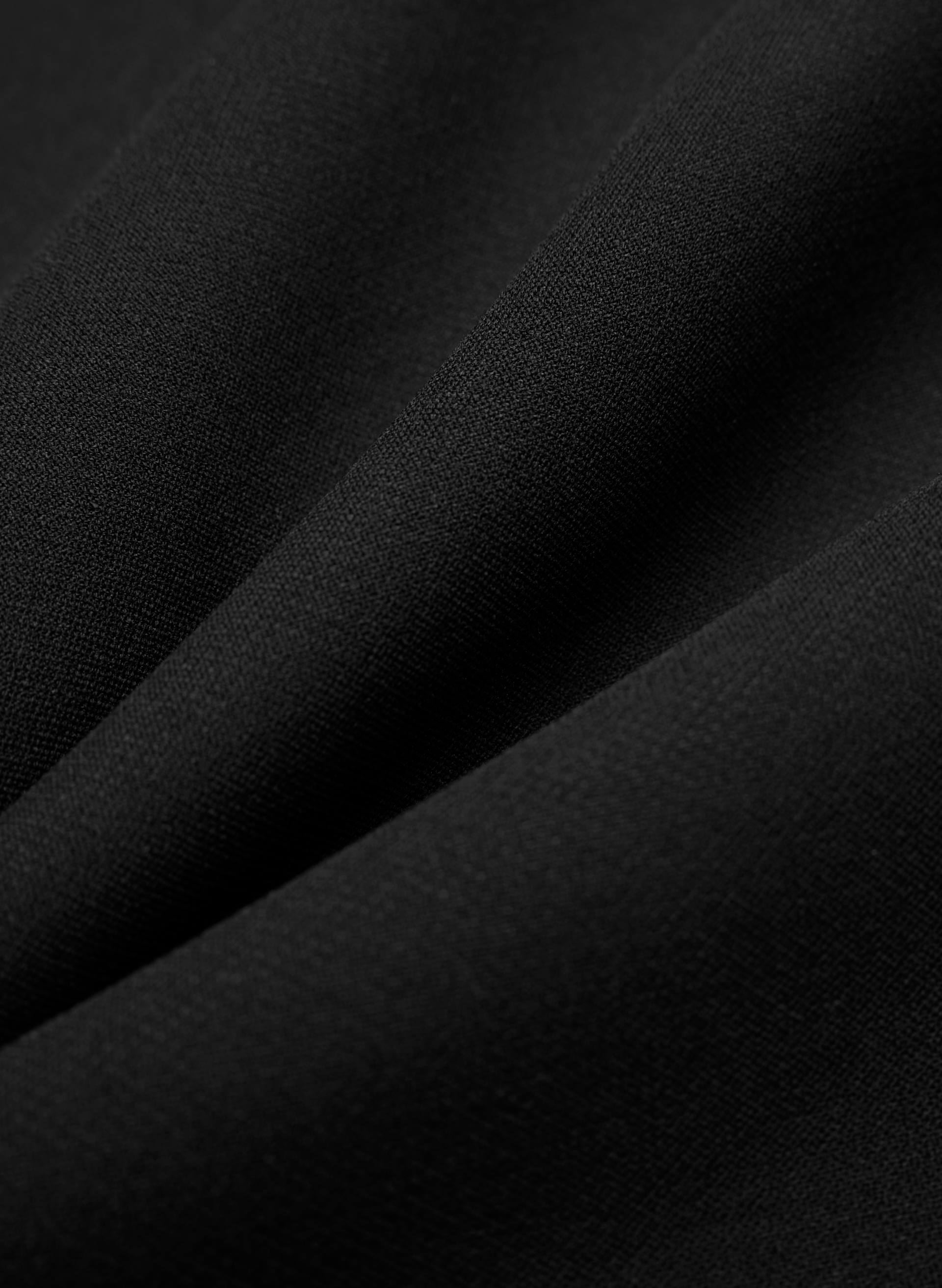 SIGNATURE SKIRT | Aritzia