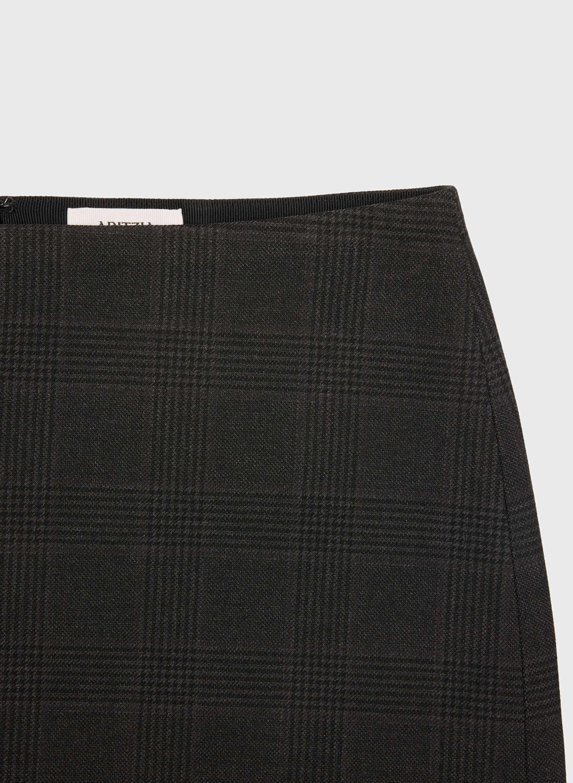 SIGNATURE SKIRT | Aritzia