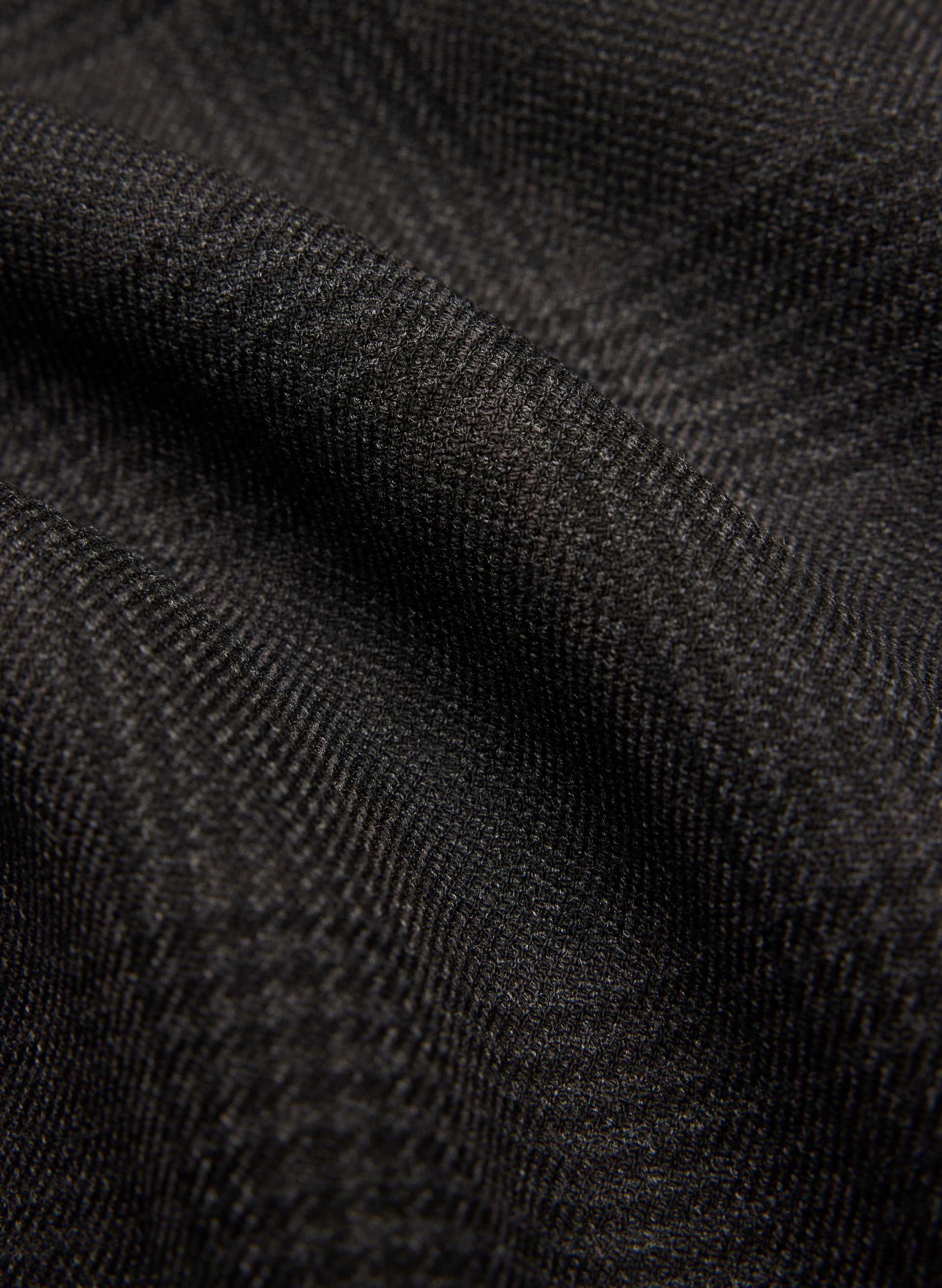 SIGNATURE SKIRT | Aritzia