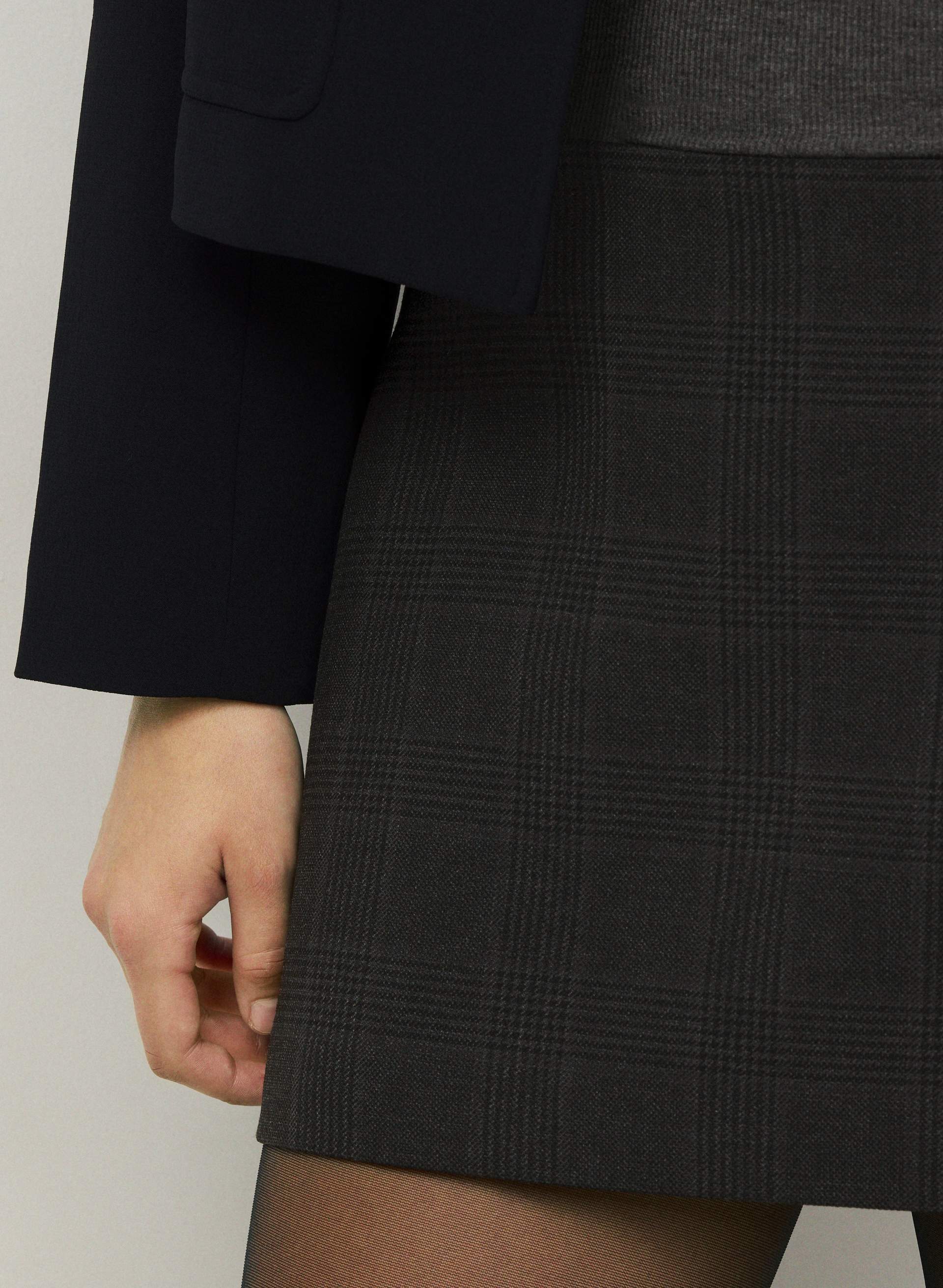 SIGNATURE SKIRT | Aritzia