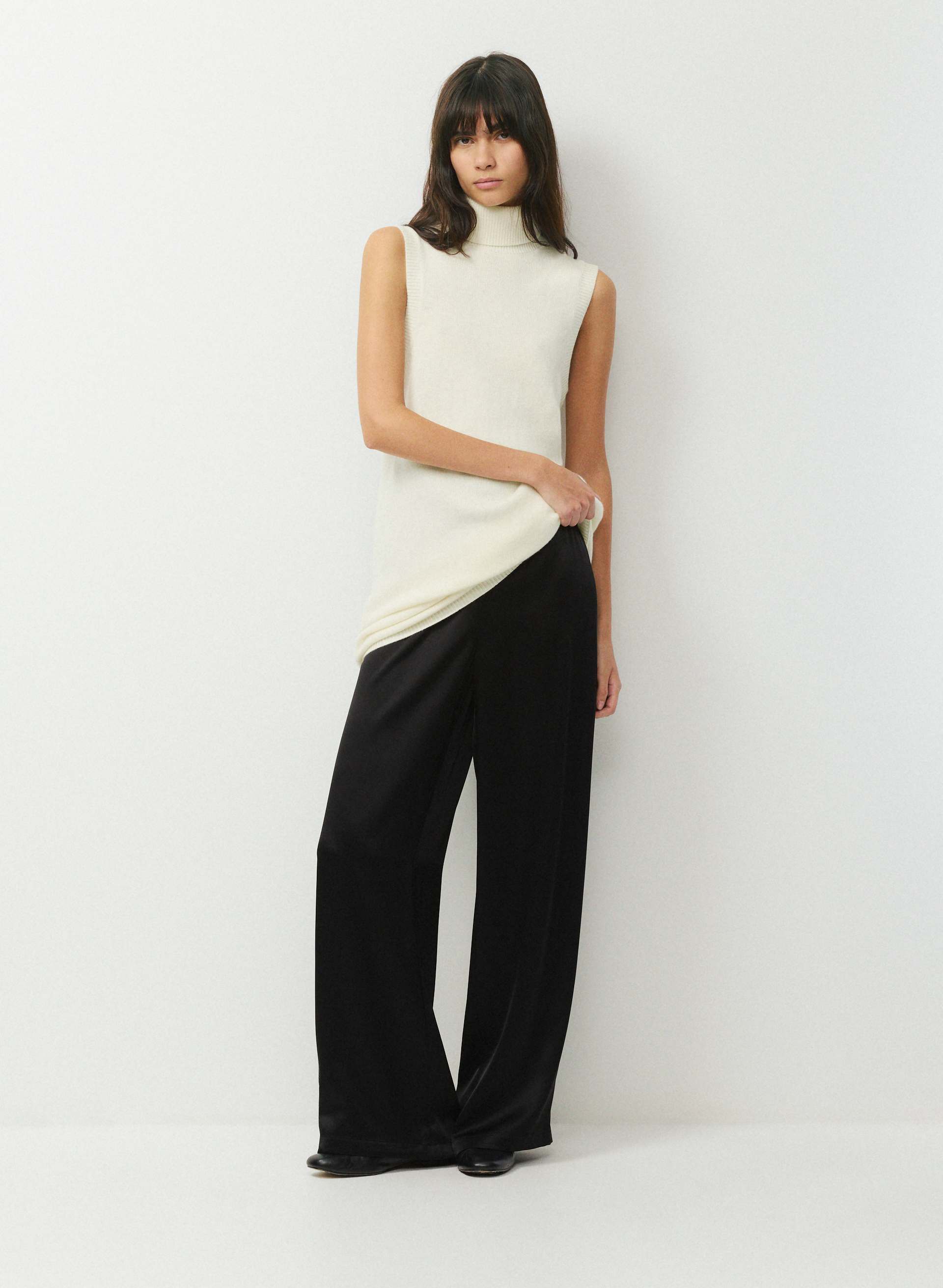 ESSENTIAL WOOL CASHMERE OUTLINE DRESS - Wool and cashmere turtleneck micro dress. 