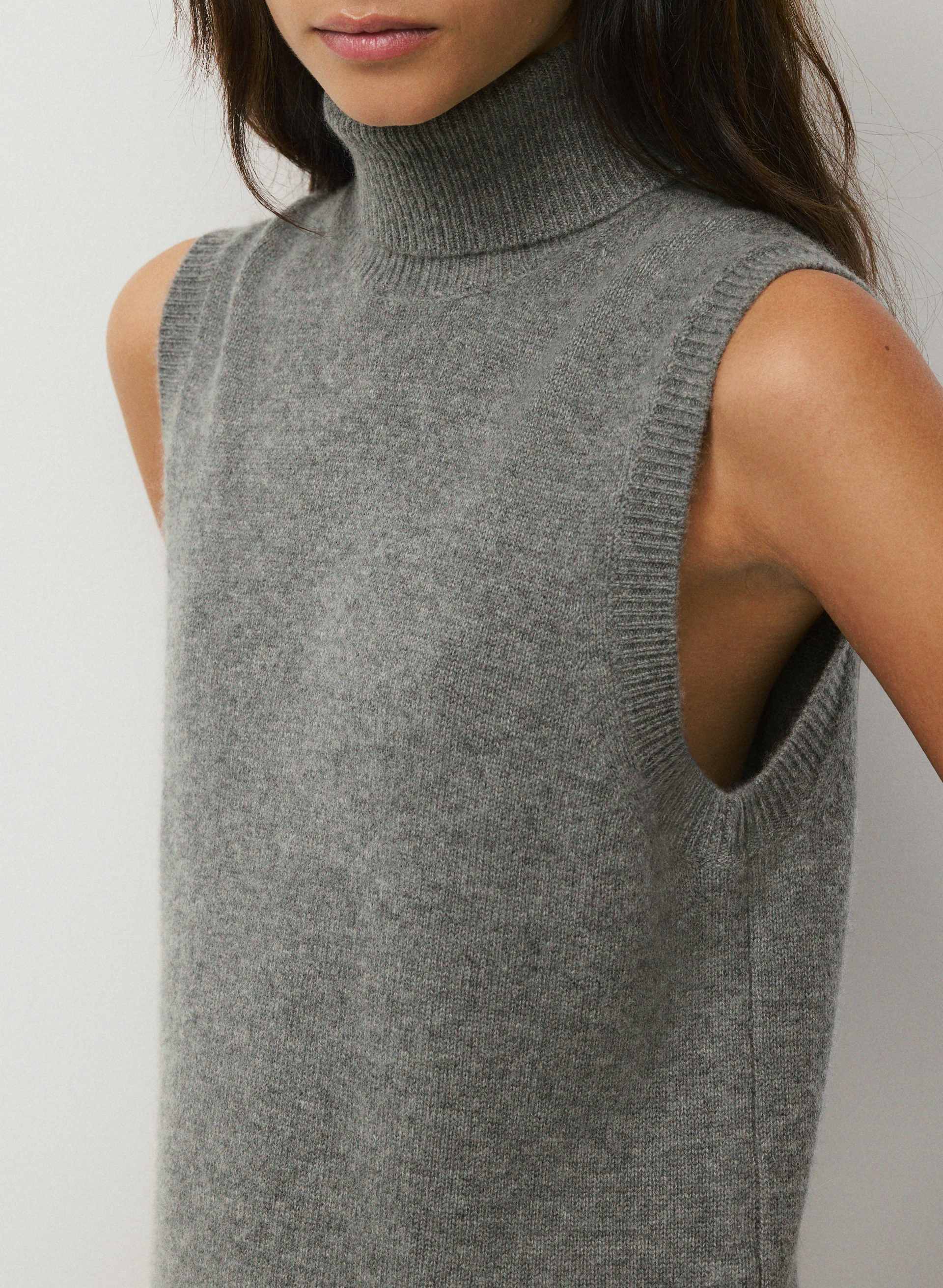 ROBE OUTLINE - CACHEMIRE-LAINE ESSENTIAL | Aritzia
