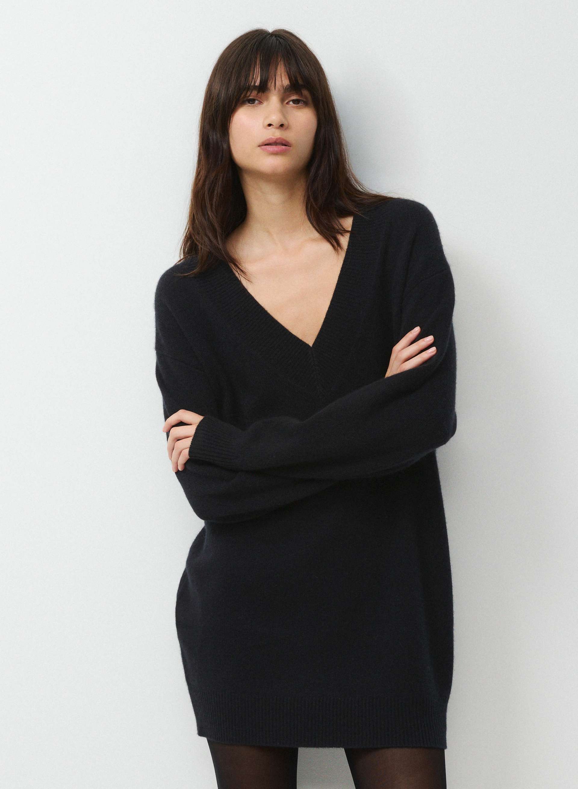 black v neck sweater dress Aritzia Women's Essential Wool Cashmere Library in | XL Lucky brand Ruffled Backless Halterneck Maxi Sleeve Dress Dry clean Color:Pink/Multi