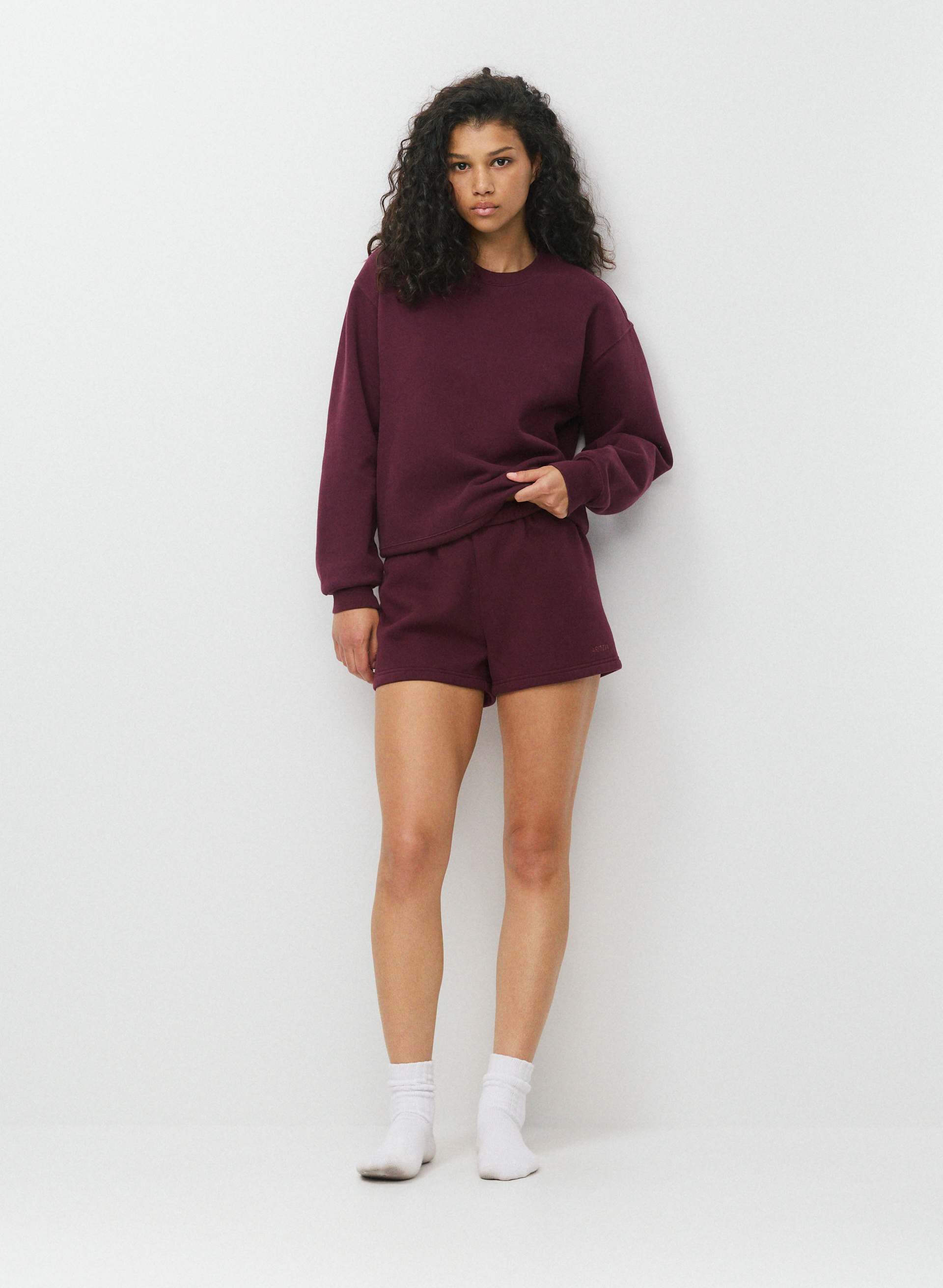 COZY SWEATFLEECE PERFECT HI-RISE MINI SHORT - Perfect-fit high-rise fleece sweatshorts. 